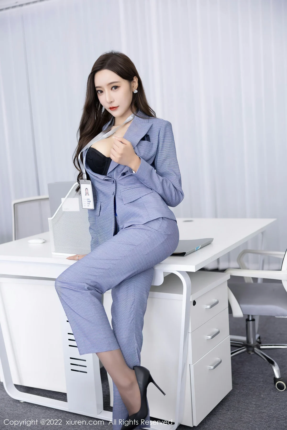 XiuRen 秀人 No.5629 王馨瑶yanni 灰色职业装性感写真22 - 5
