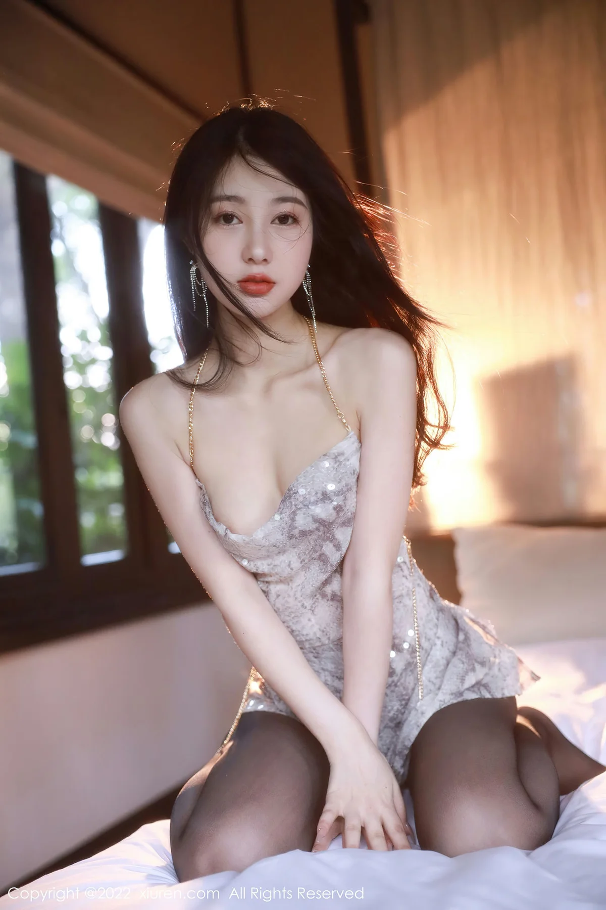 XiuRen 秀人 No.5632 谢晚晚 闪亮吊带裙性感写真1 - 5