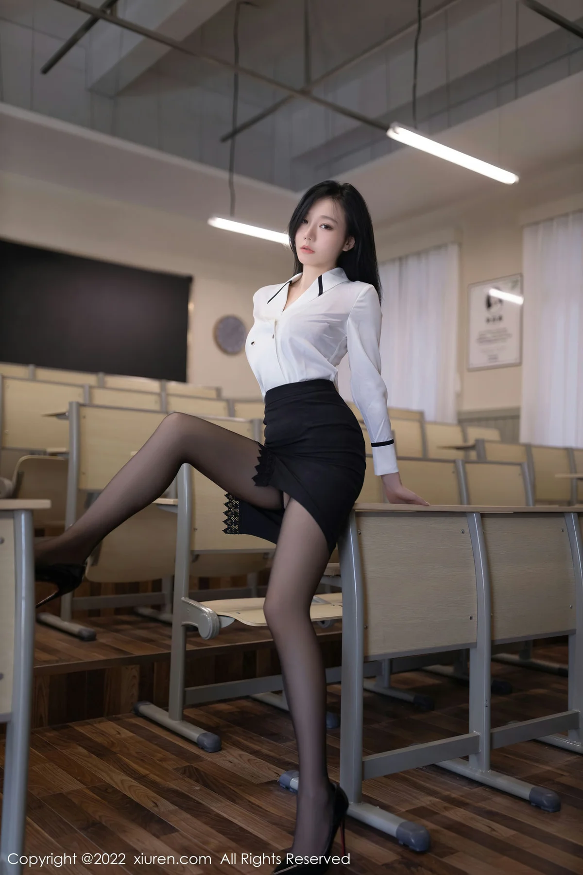 XiuRen 秀人 No.5650 安然anran 教师角色扮演黑色超短裙1 - 6