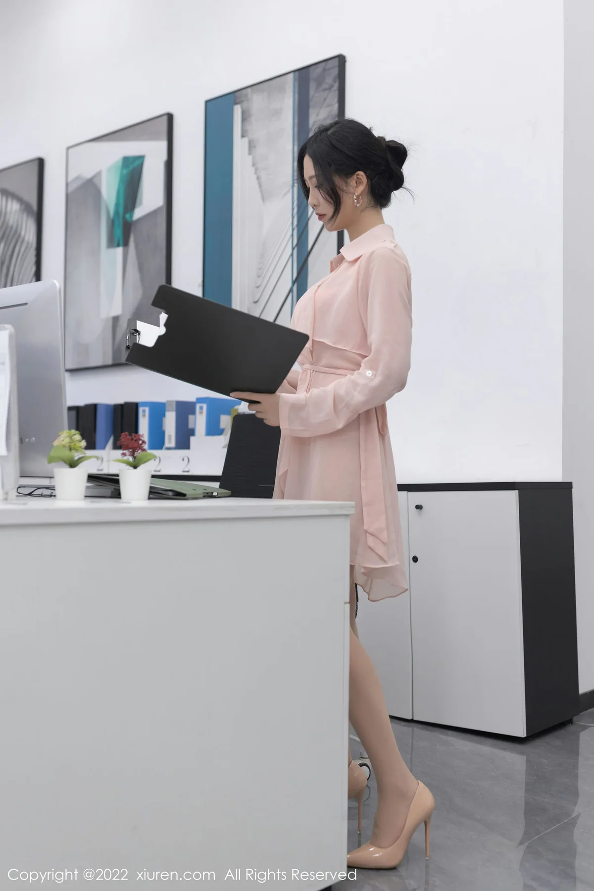 XiuRen 秀人 No.5657 利世 办公室职员性感写真1 - 1