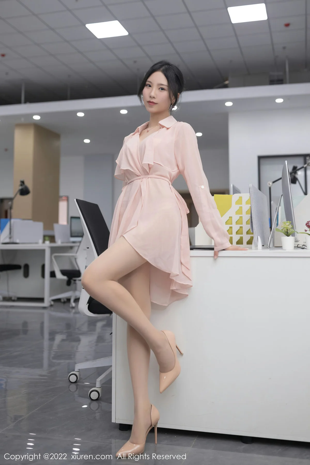 XiuRen 秀人 No.5657 利世 办公室职员性感写真1 - 2
