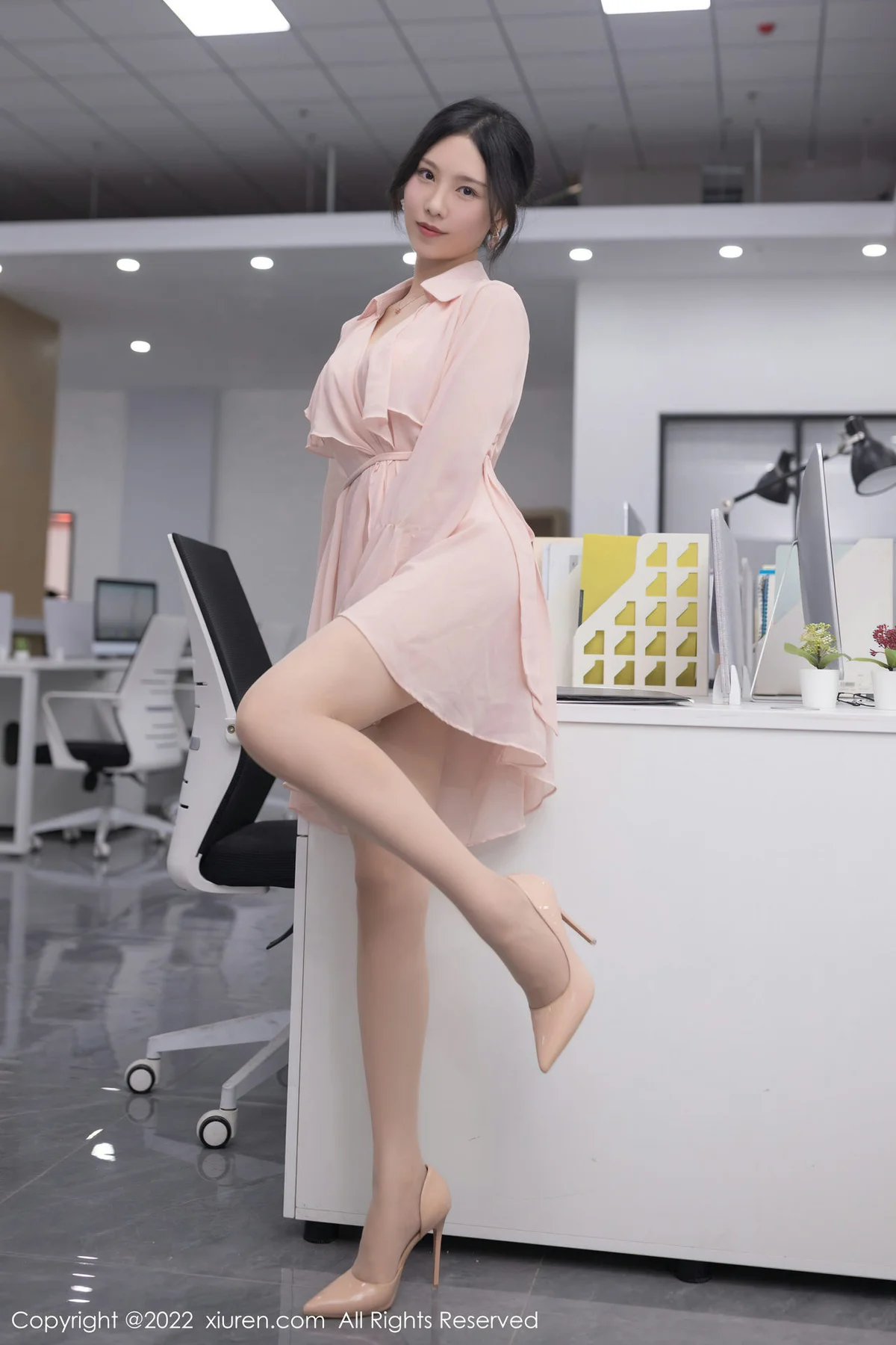 XiuRen 秀人 No.5657 利世 办公室职员性感写真1 - 3