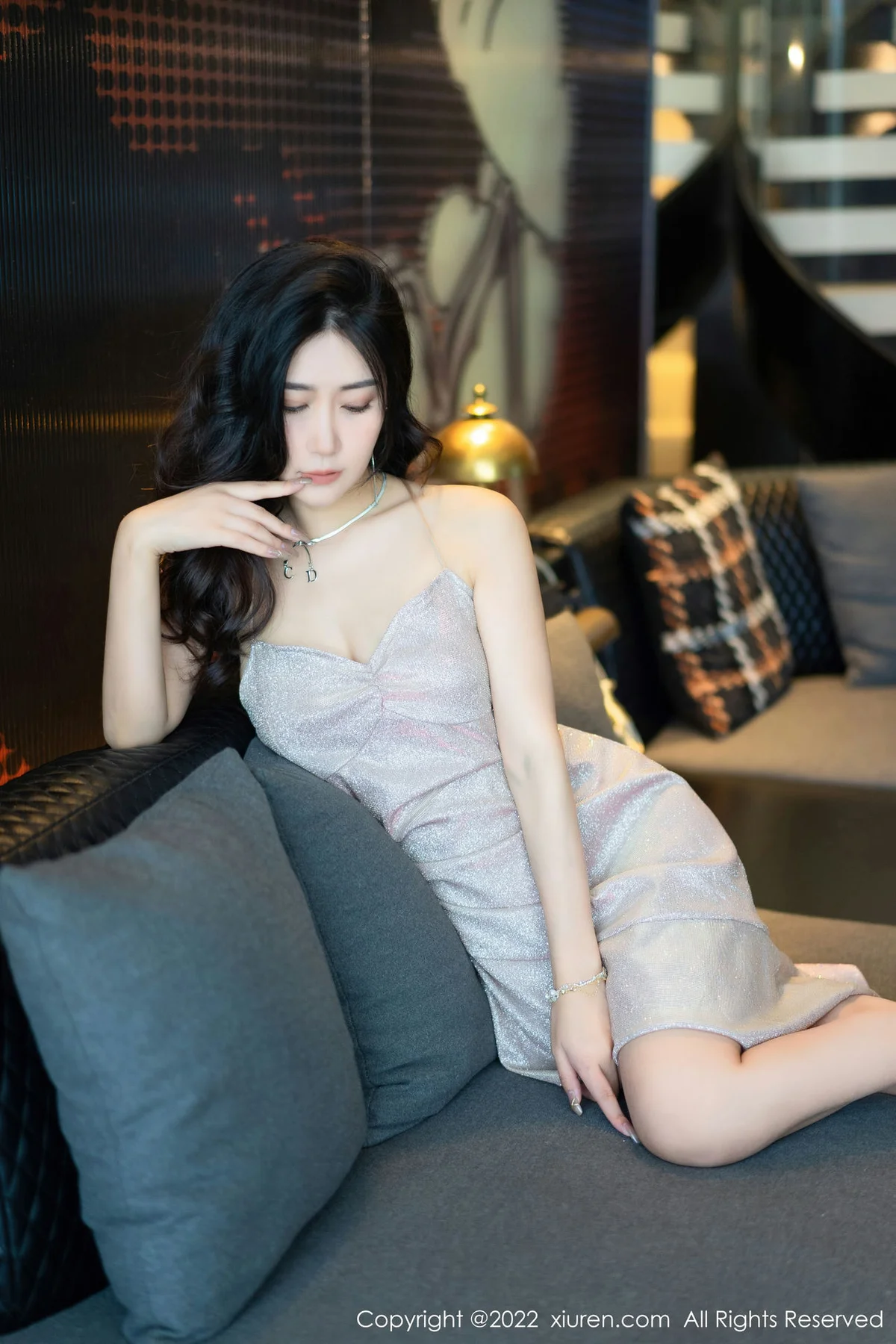 XiuRen 秀人 No.5659 laura阿姣 新人吊带短裙性感套写真 - 3