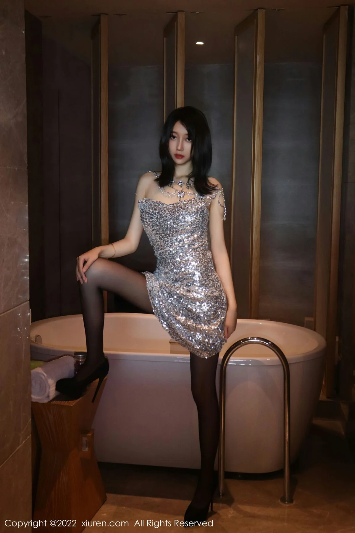 XiuRen 秀人 No.5670 玥儿玥er 闪亮吊带裙香格里拉旅拍3 - 5