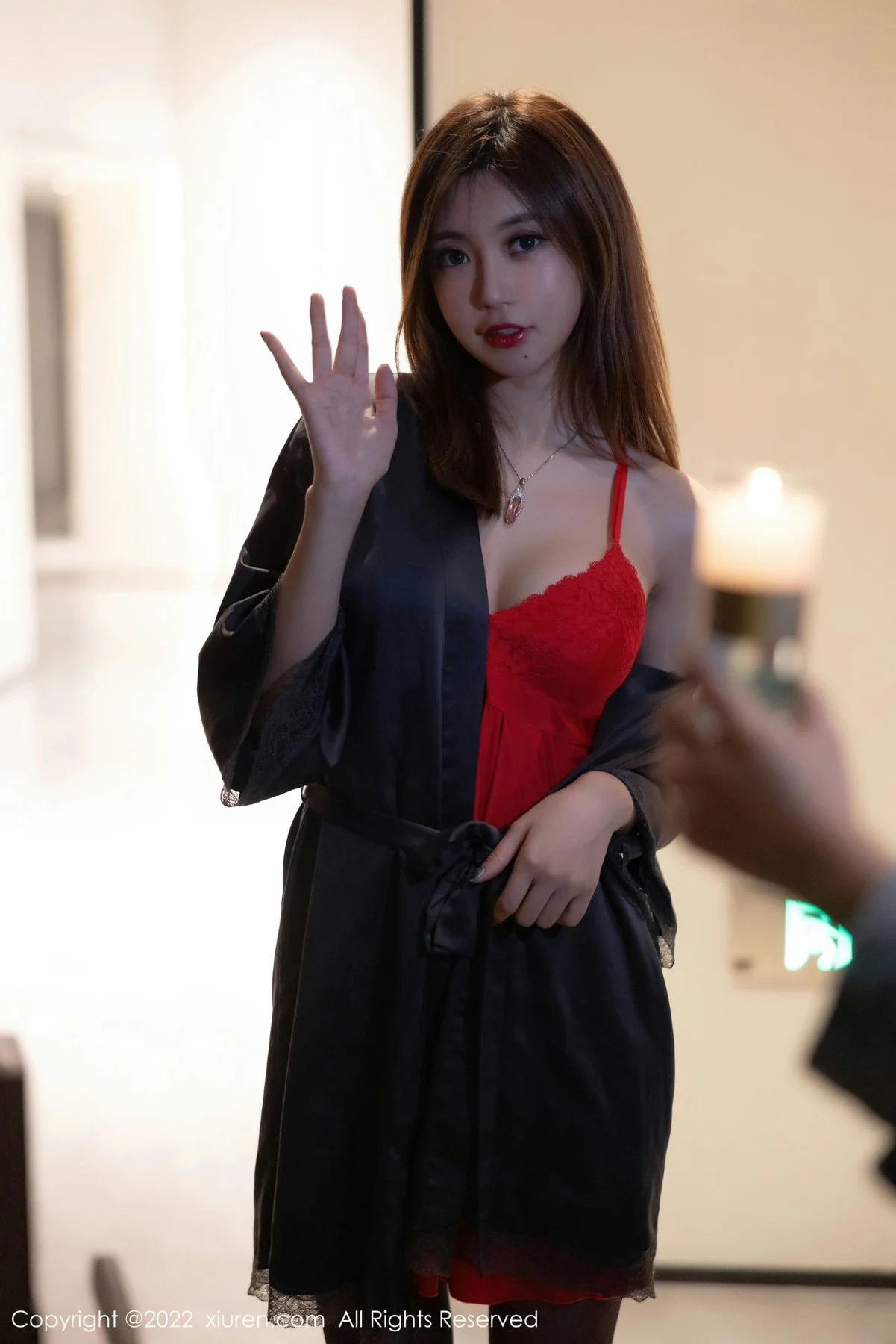 XiuRen 秀人 No.5671 绮里嘉ula 红色睡裙心愿旅拍写真 - 5