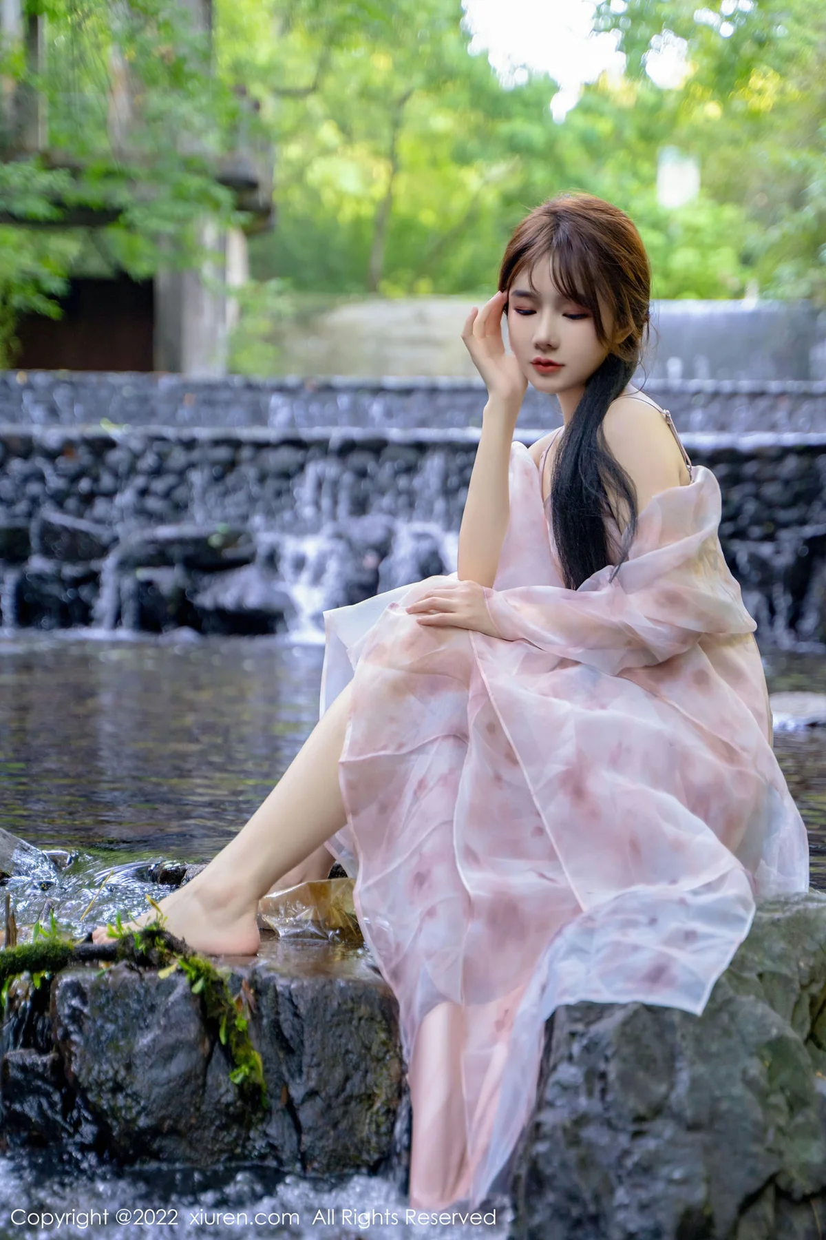 XiuRen 秀人 No.5690 婠婠么 吊带长裙户外拍摄性感写真 - 7