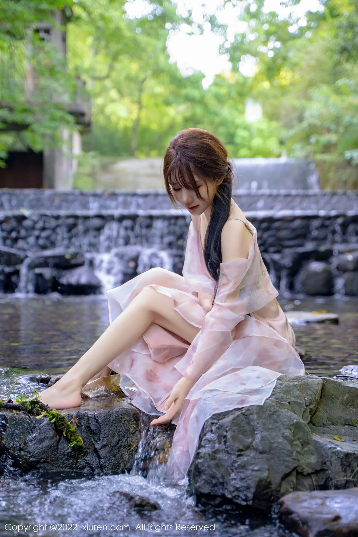 XiuRen 秀人 No.5690 婠婠么 吊带长裙户外拍摄性感写真 - 8