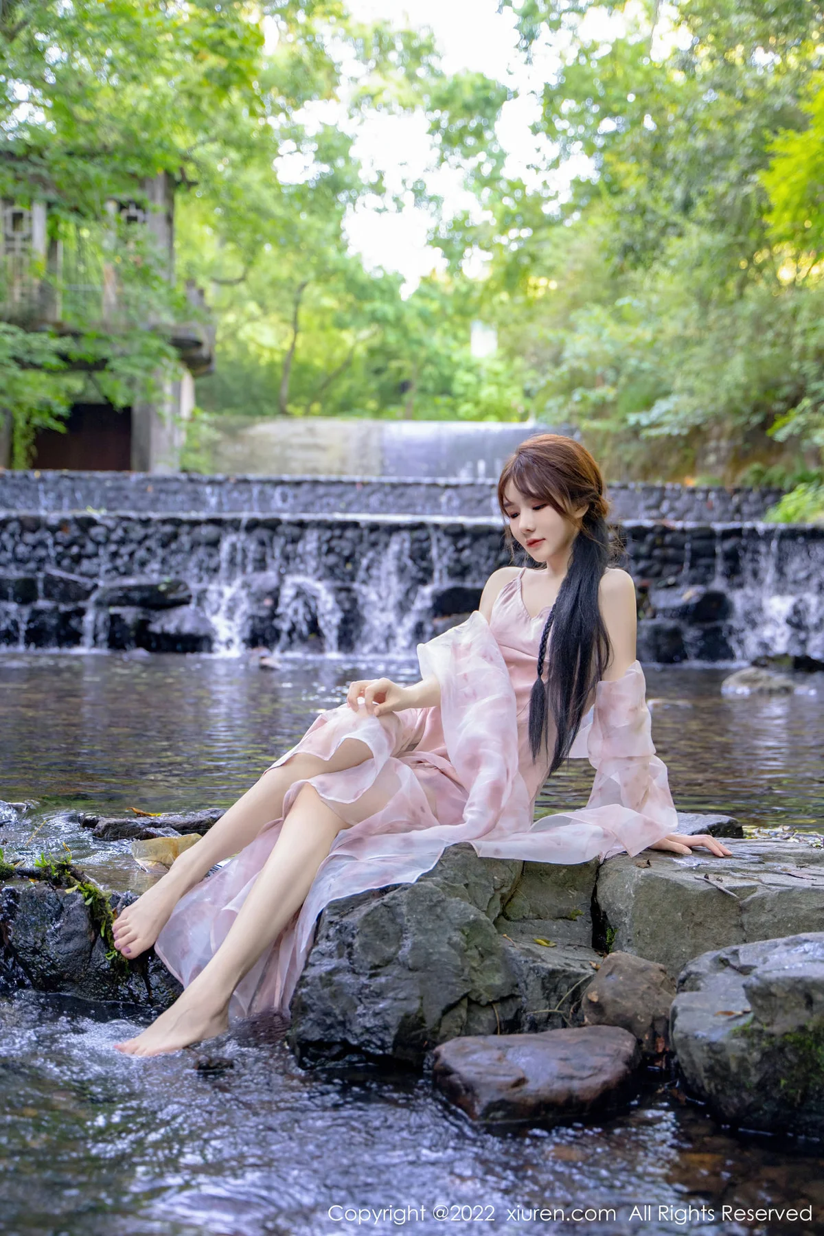 XiuRen 秀人 No.5690 婠婠么 吊带长裙户外拍摄性感写真 - 10