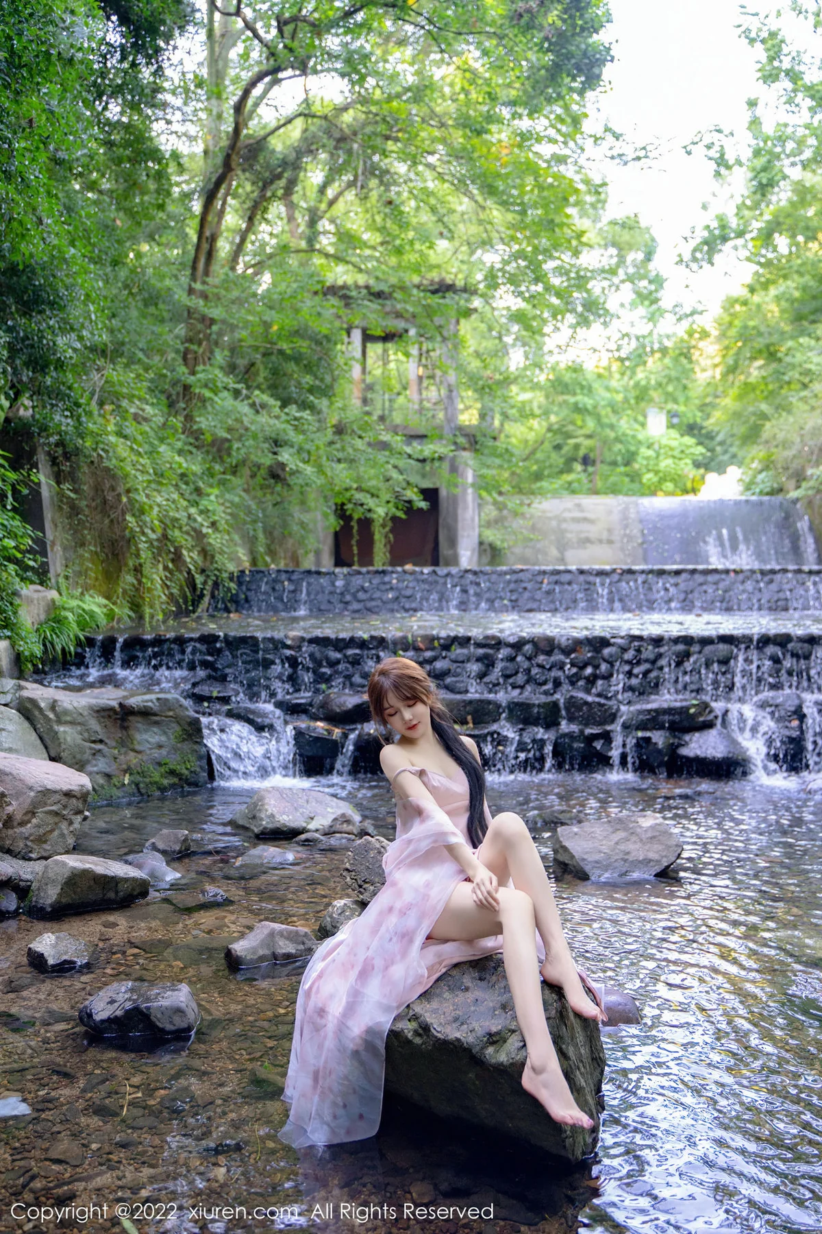 XiuRen 秀人 No.5690 婠婠么 吊带长裙户外拍摄性感写真 - 6