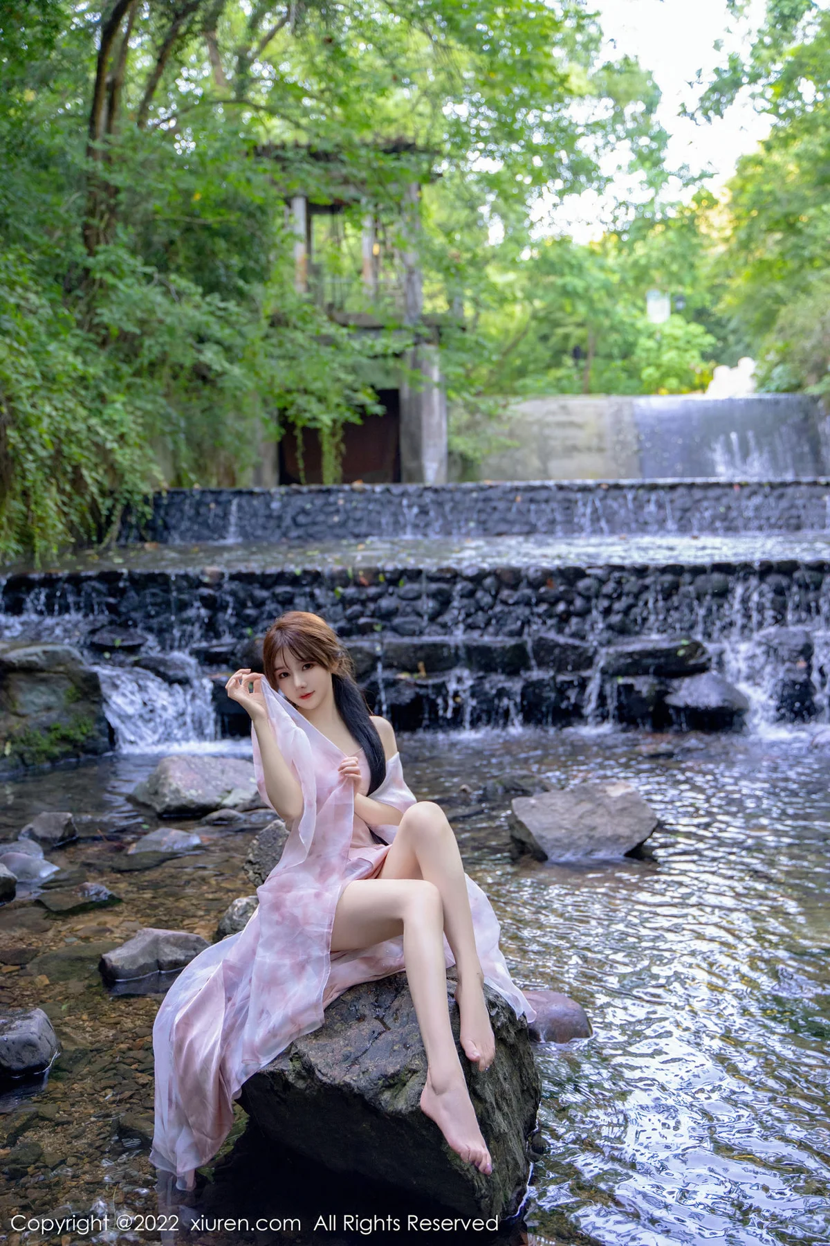 XiuRen 秀人 No.5690 婠婠么 吊带长裙户外拍摄性感写真 - 8