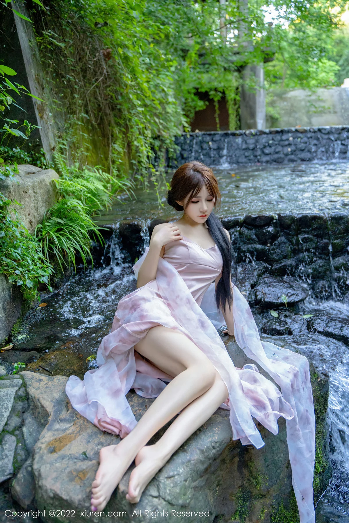 XiuRen 秀人 No.5690 婠婠么 吊带长裙户外拍摄性感写真 - 10