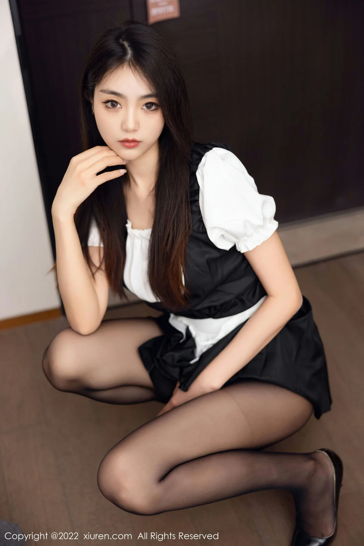 XiuRen 秀人 No.5706 可樂Vicky 拼色厨娘性感写真 - 2
