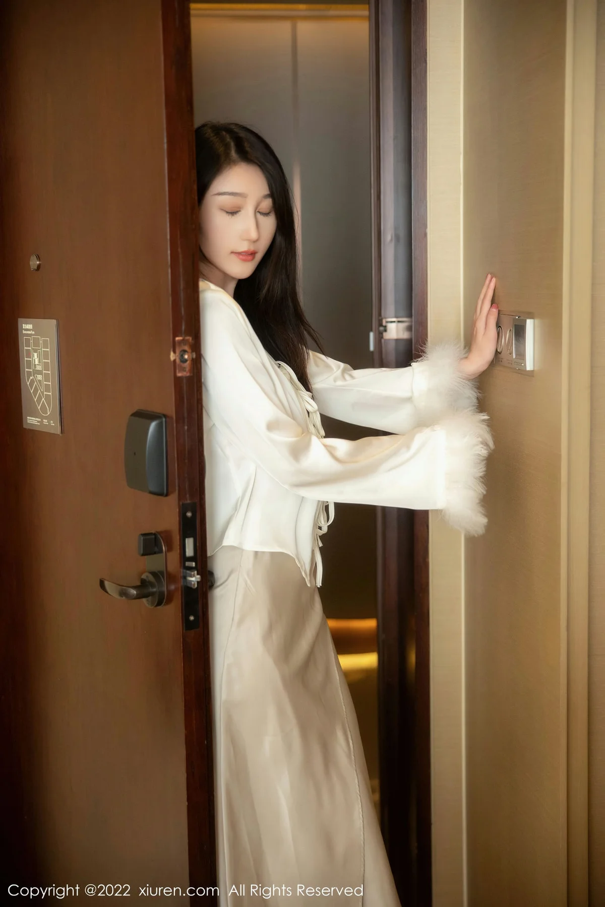 XiuRen 秀人 No.5734 薇薇酱 红色蕾丝内衣第二套写真 - 3