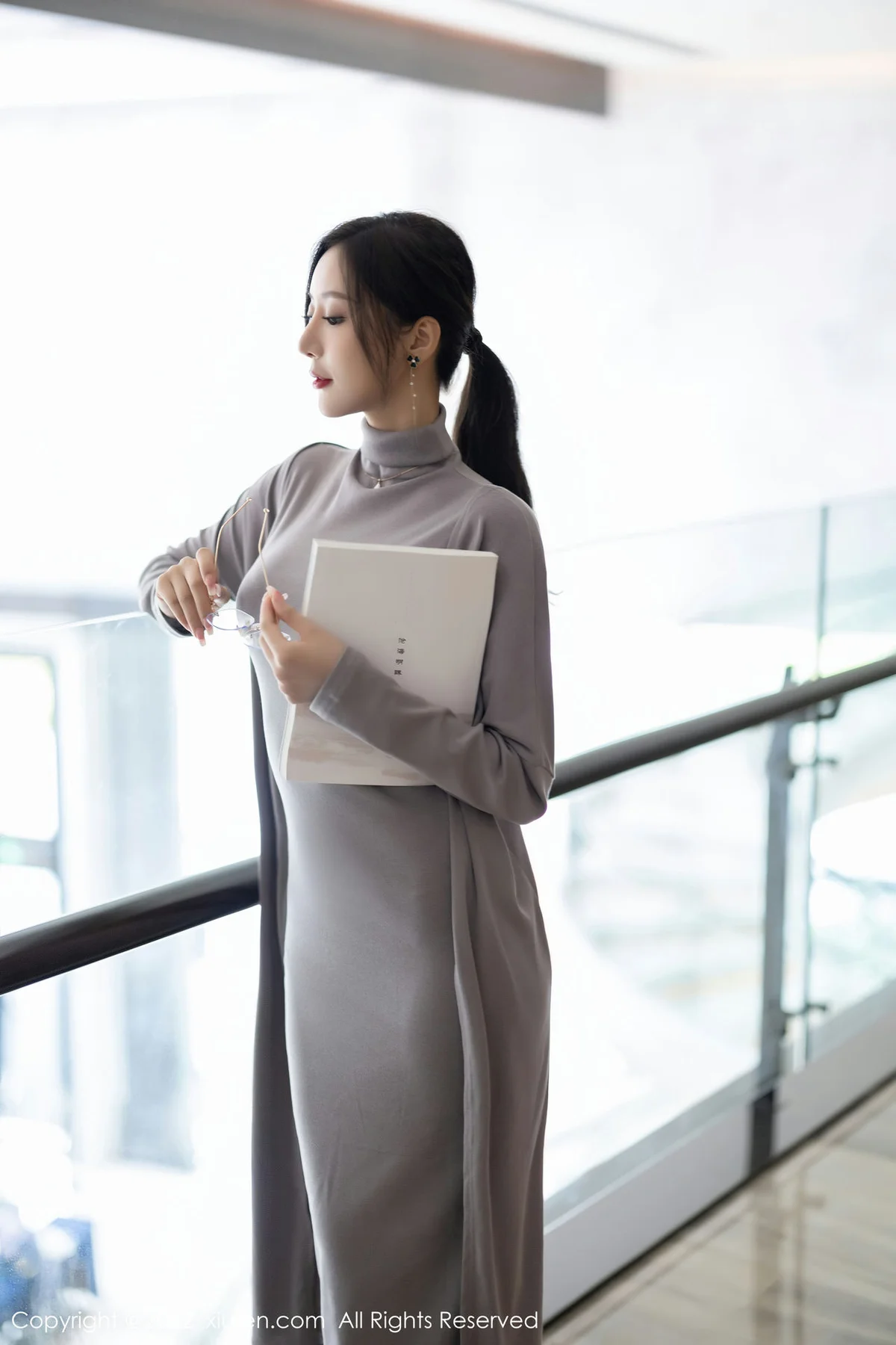 XiuRen 秀人 No.5745  王馨瑶yanni 主题《女学者的反转》写真1 - 1