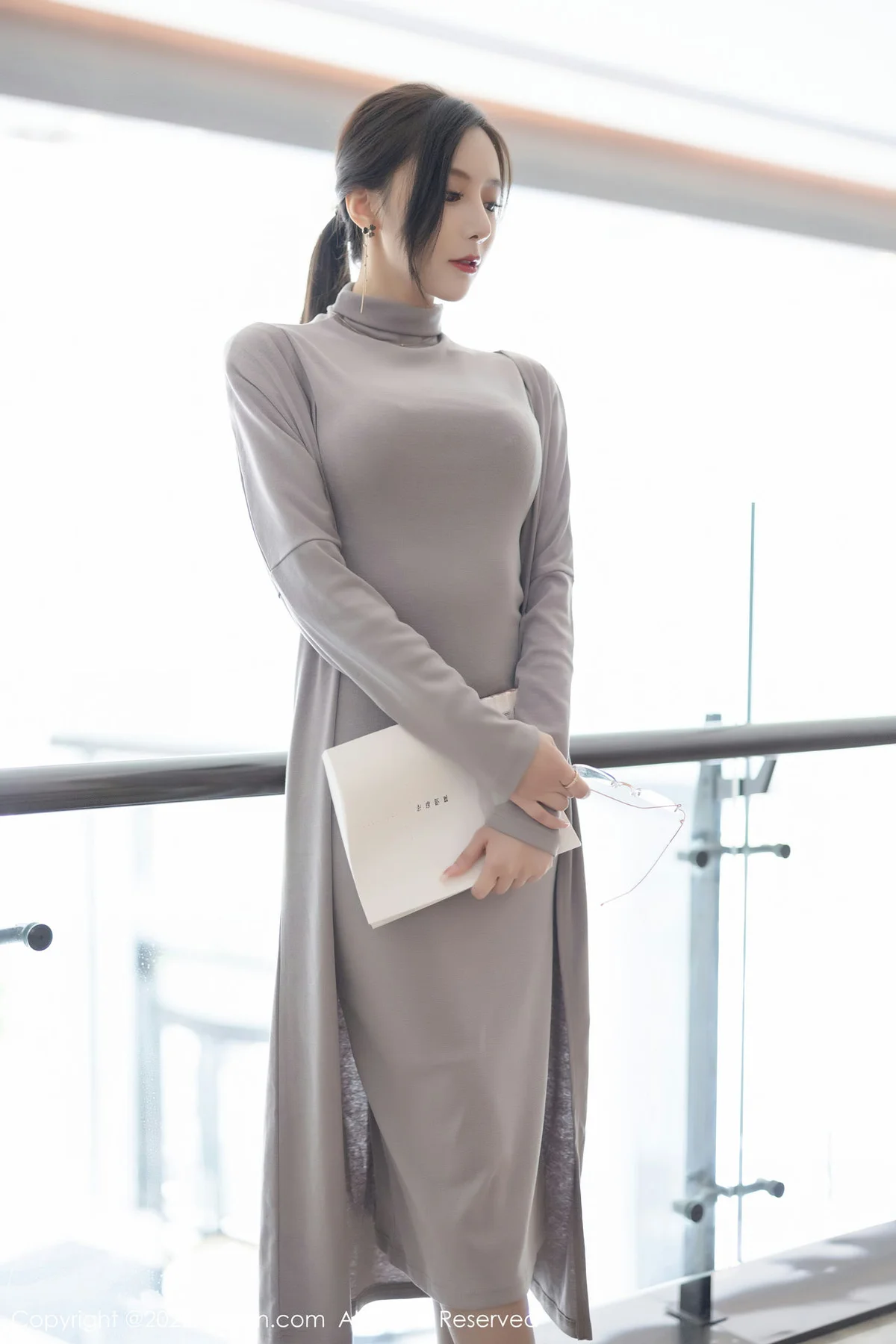 XiuRen 秀人 No.5745  王馨瑶yanni 主题《女学者的反转》写真1 - 3