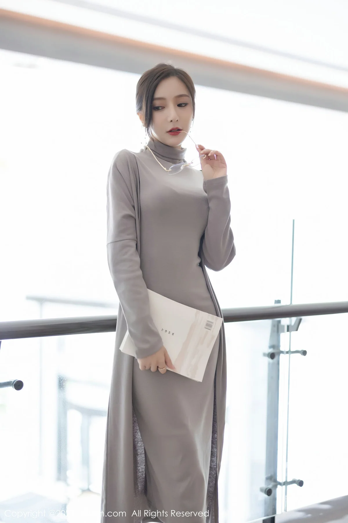 XiuRen 秀人 No.5745  王馨瑶yanni 主题《女学者的反转》写真1 - 4