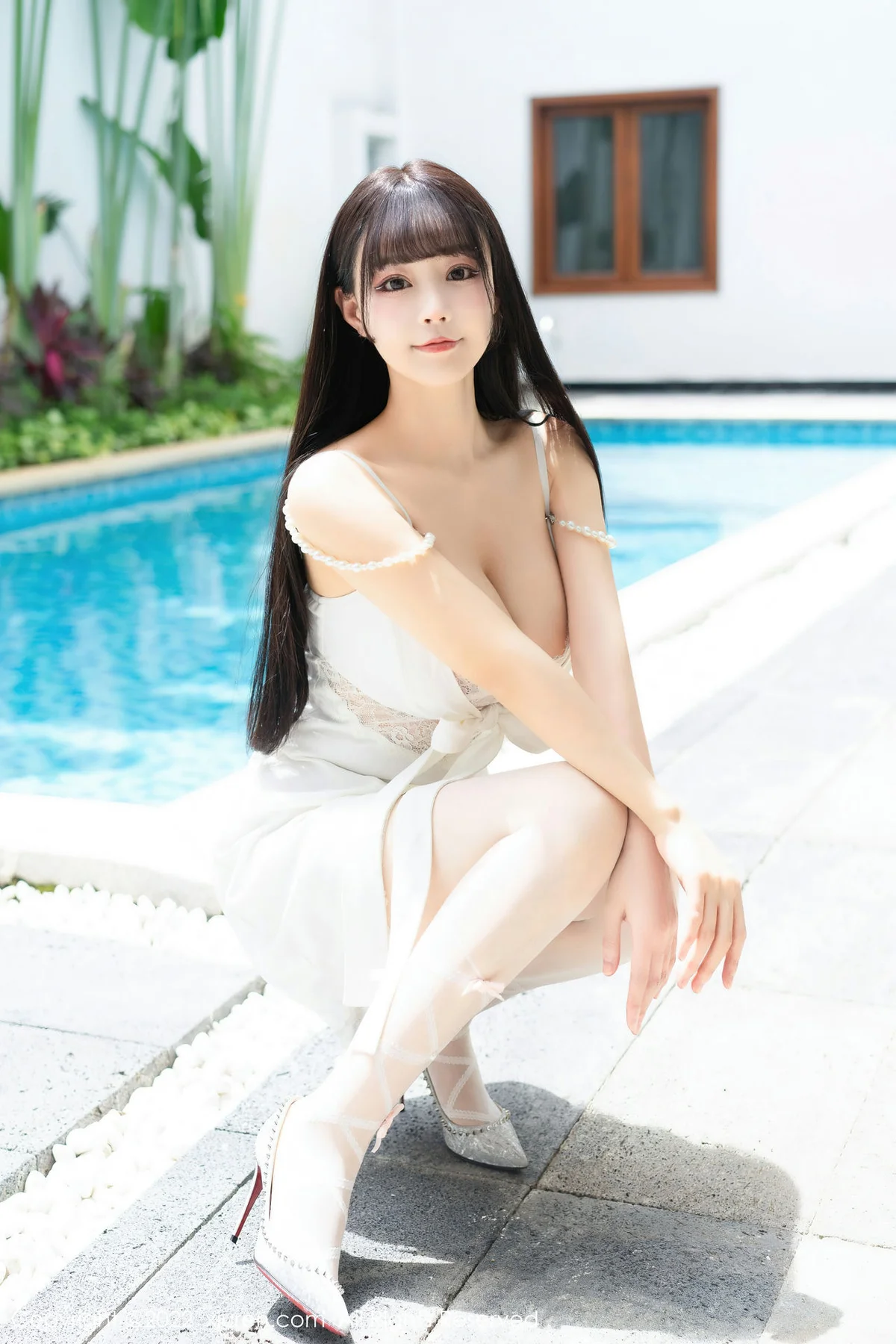 XiuRen 秀人 No.5755 朱可儿Flora 泳池场景拍摄吊带短裙西双版纳旅拍2 - 2