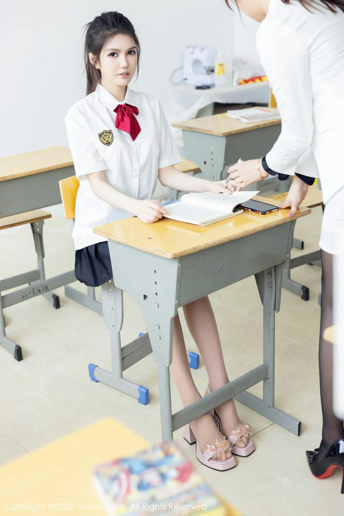 XiuRen 秀人 No.5762 媛媛酱belle教室场景拍摄性感写真3 - 4