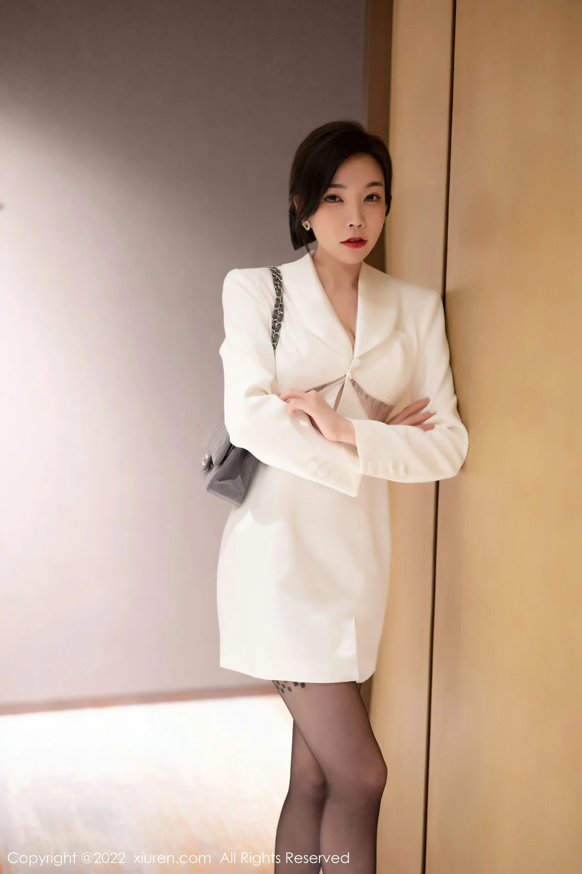 XiuRen 秀人 No.5770 徐莉芝Booty 浅色情趣蕾丝内衣性感写真1 - 8