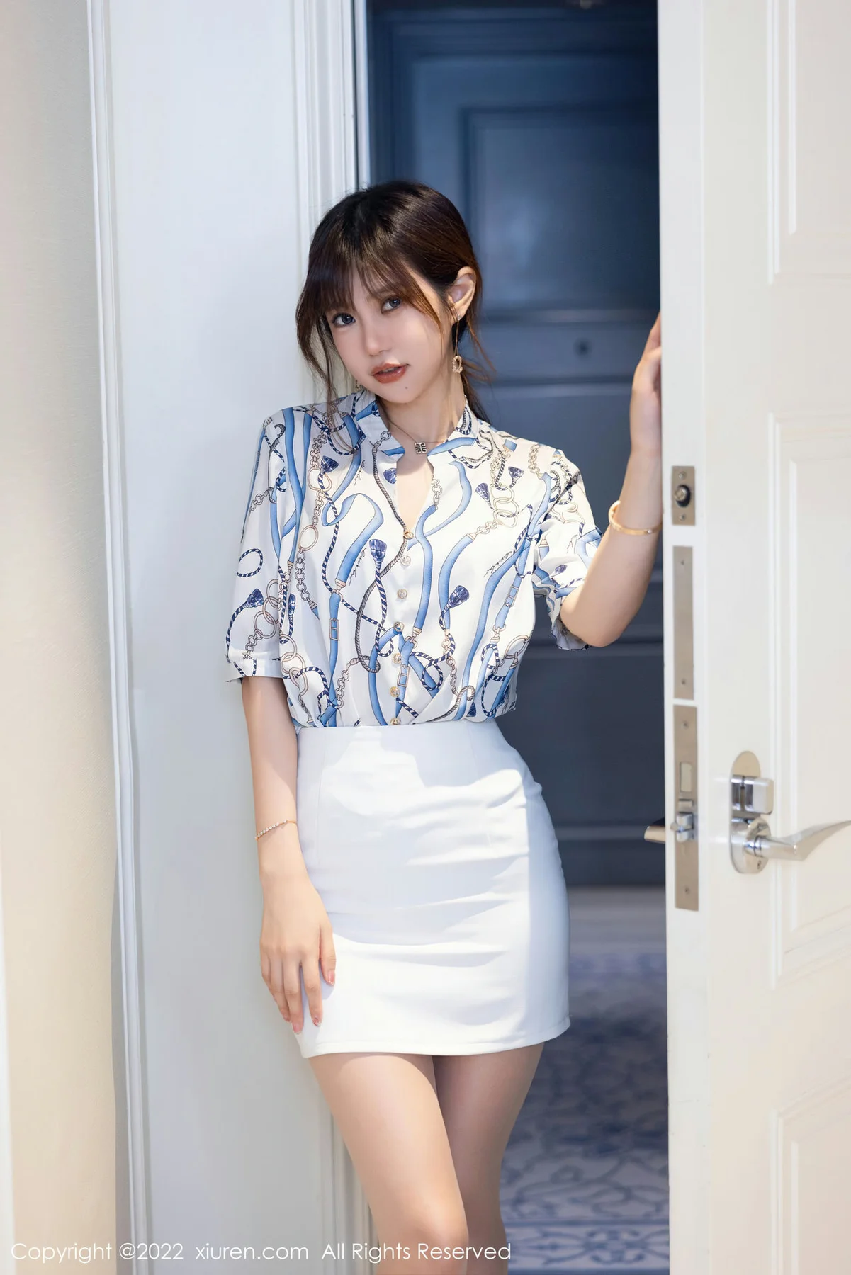 XiuRen 秀人 No.5775 绮里嘉ula 极致妩媚原色丝袜性感写真22 - 3