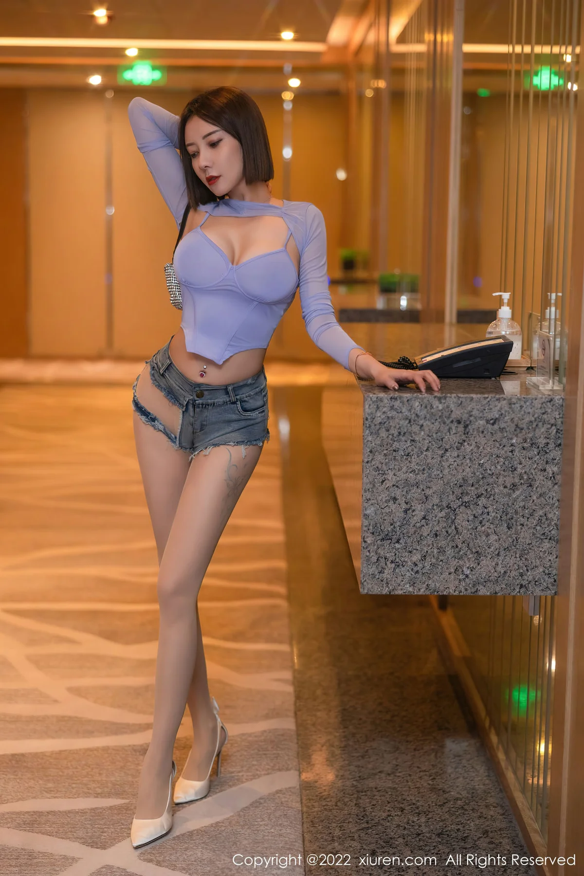 XiuRen 秀人 No.5779 果儿Victoria 短款牛仔裤大理旅拍 - 3