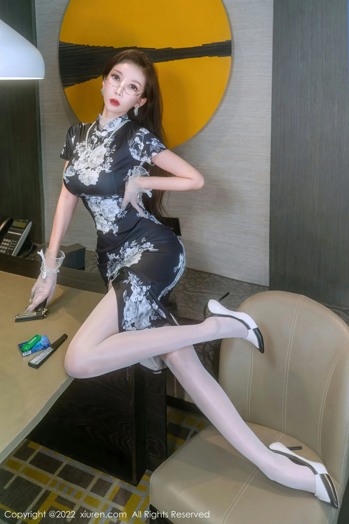 XiuRen 秀人 No.5784 陈怡曼长腿御姐 黑色旗袍性感私房 - 7