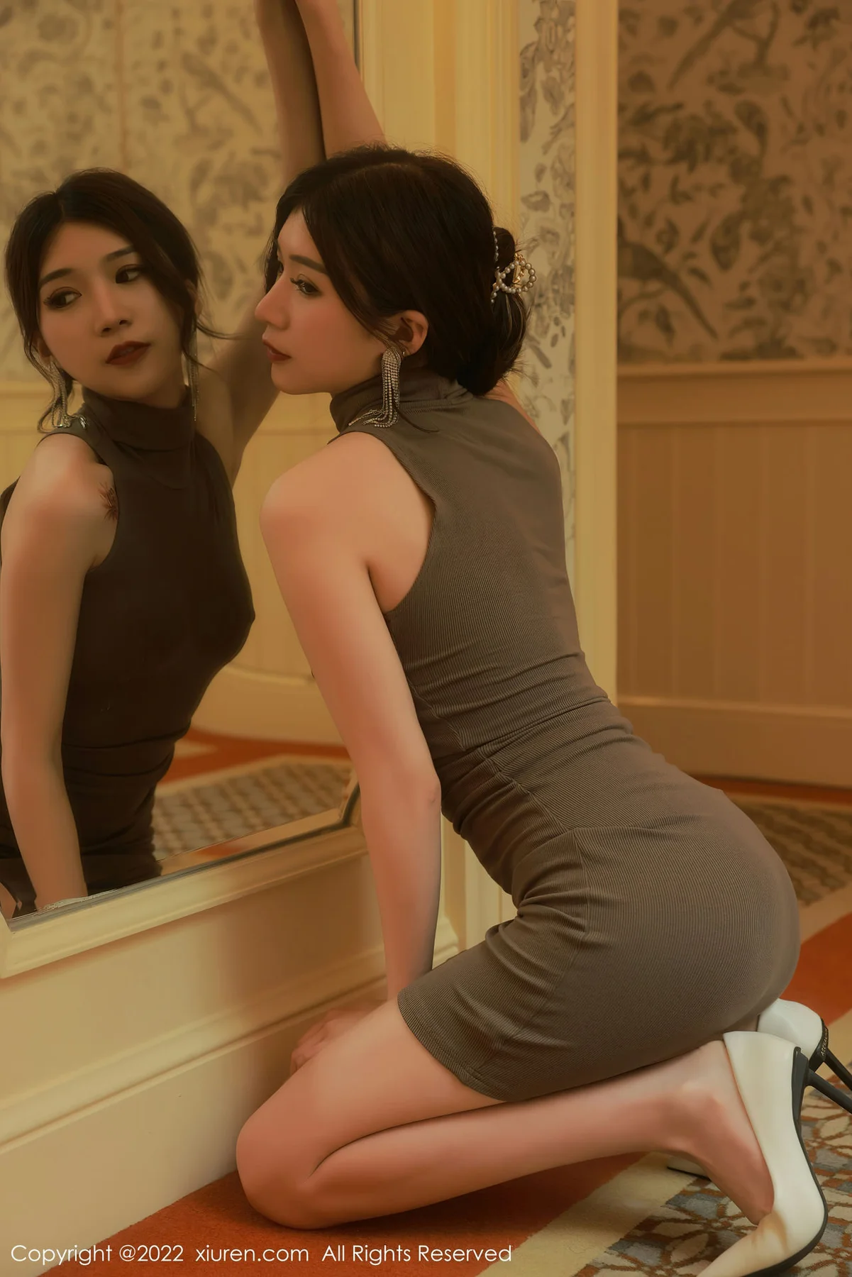 XiuRen 秀人 No.5786 hebe韩心雨 橄榄灰收身连衣短裙 - 7