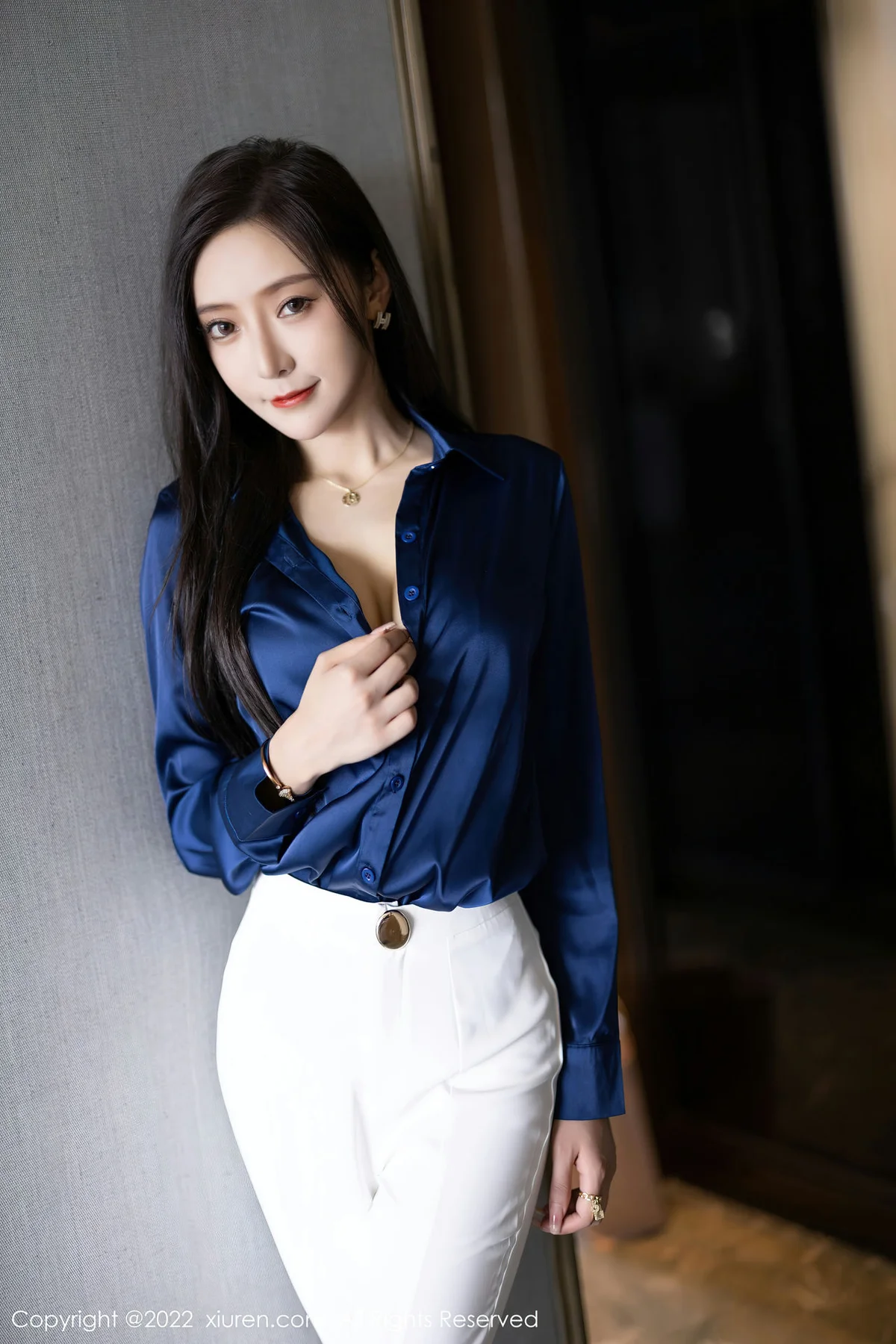 XiuRen 秀人 No.5790 王馨瑶yanni 性感御姐原色丝袜性感写真1 - 1