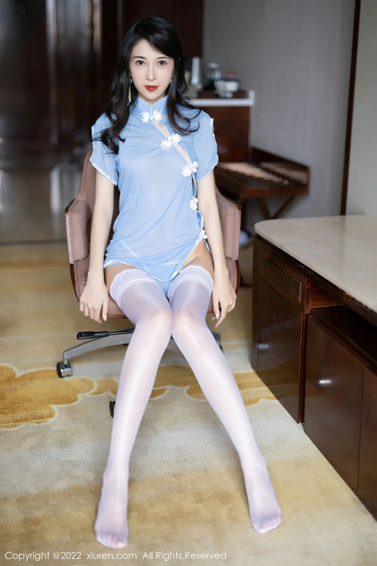 XiuRen 秀人 No.5816 林乐一 蓝色短款旗袍睡裙白色丝袜 - 4