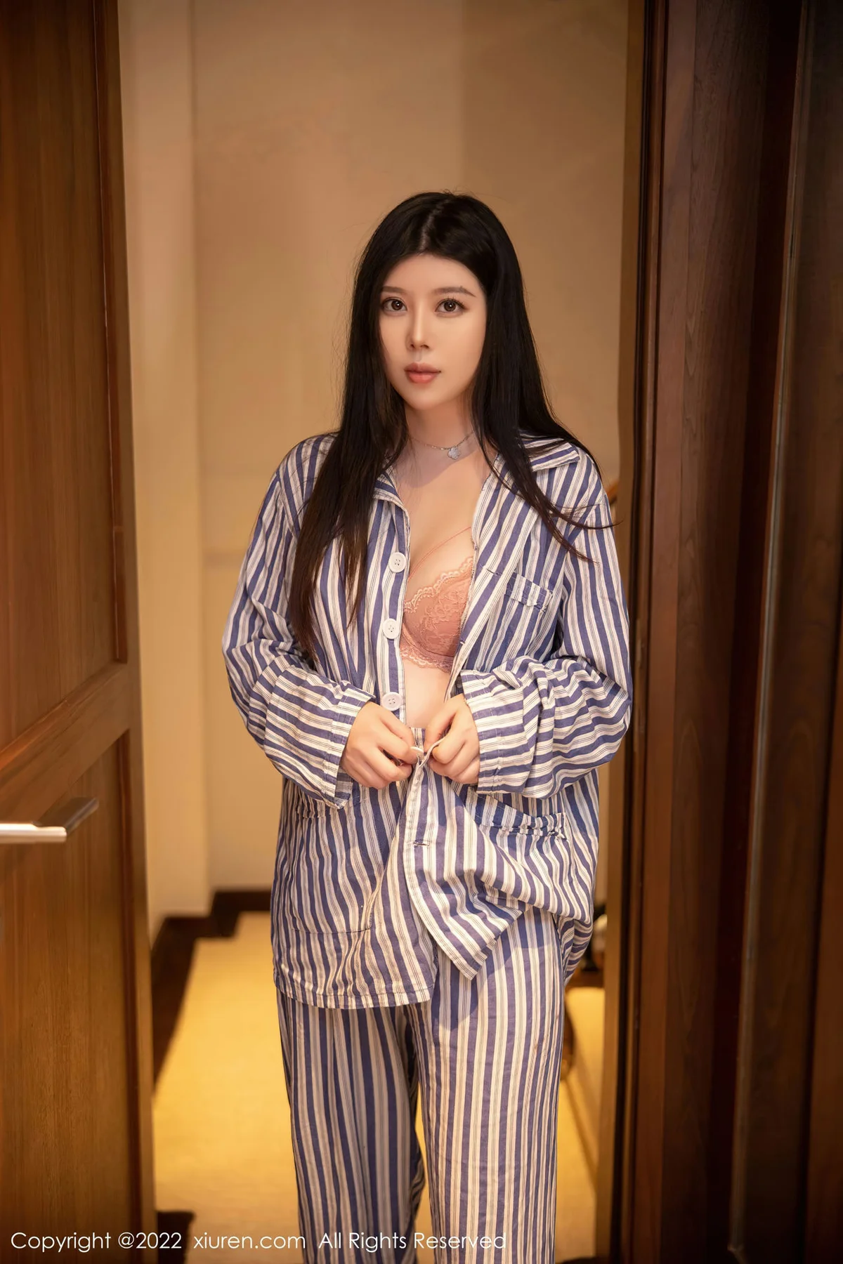 XiuRen 秀人 No.5820 白茹雪 蕾丝围裙熟女气息性感写真11 - 6