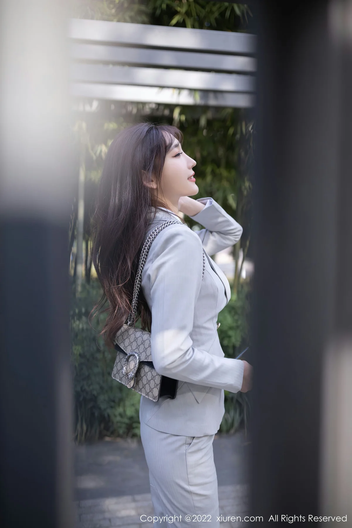 XiuRen 秀人 No.5840 陆萱萱 催眠主题拍摄灰色制服北京旅拍111 - 4