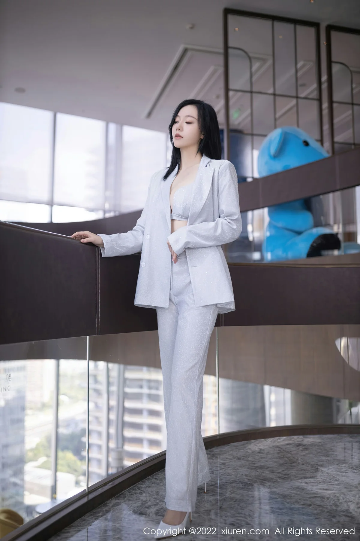 XiuRen 秀人 No.5859 安然anran 银色内衣北京旅拍写真 - 2