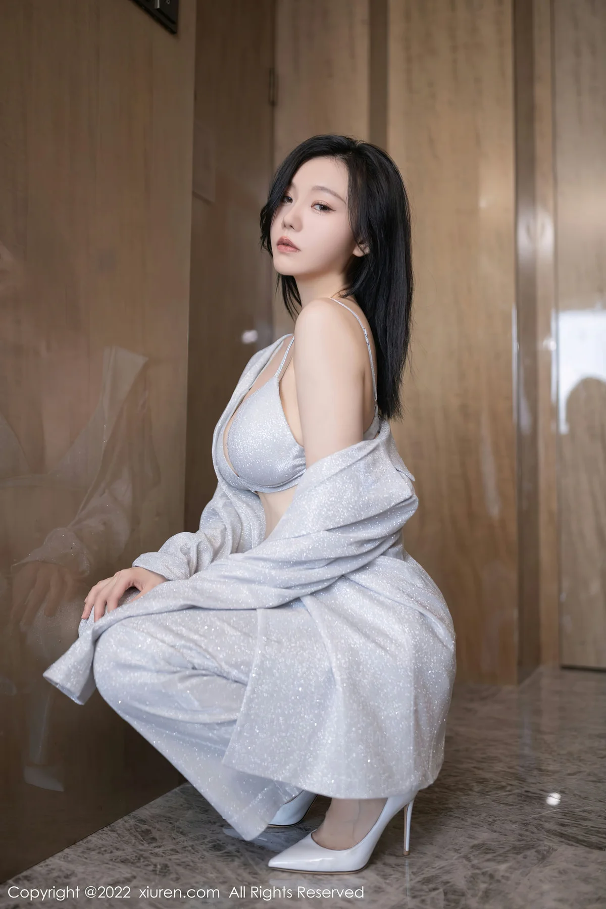 XiuRen 秀人 No.5859 安然anran 银色内衣北京旅拍写真 - 4