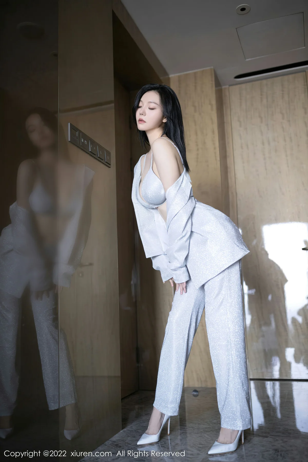 XiuRen 秀人 No.5859 安然anran 银色内衣北京旅拍写真 - 7