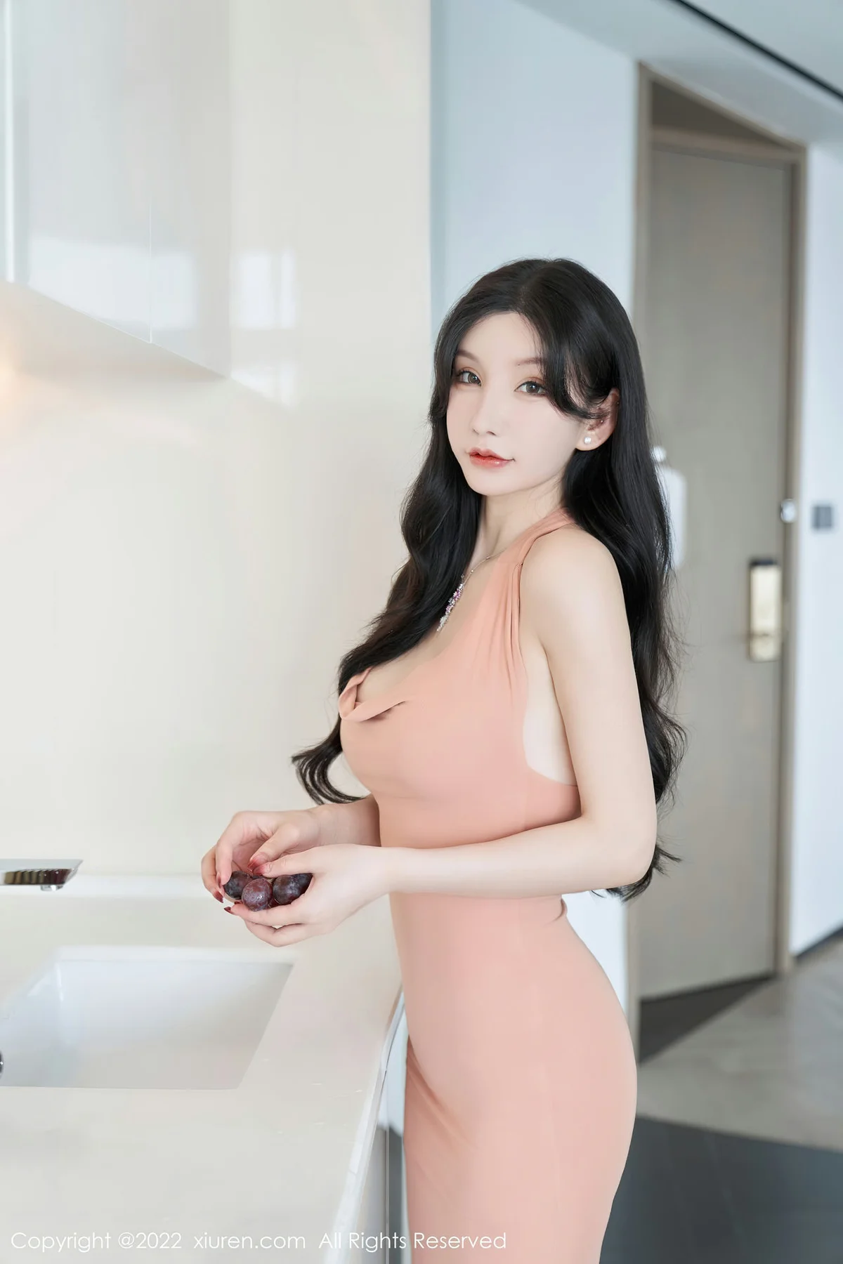 XiuRen 秀人 No.5881 周于希Sally 妻子的一天生活成都心愿旅拍 - 1