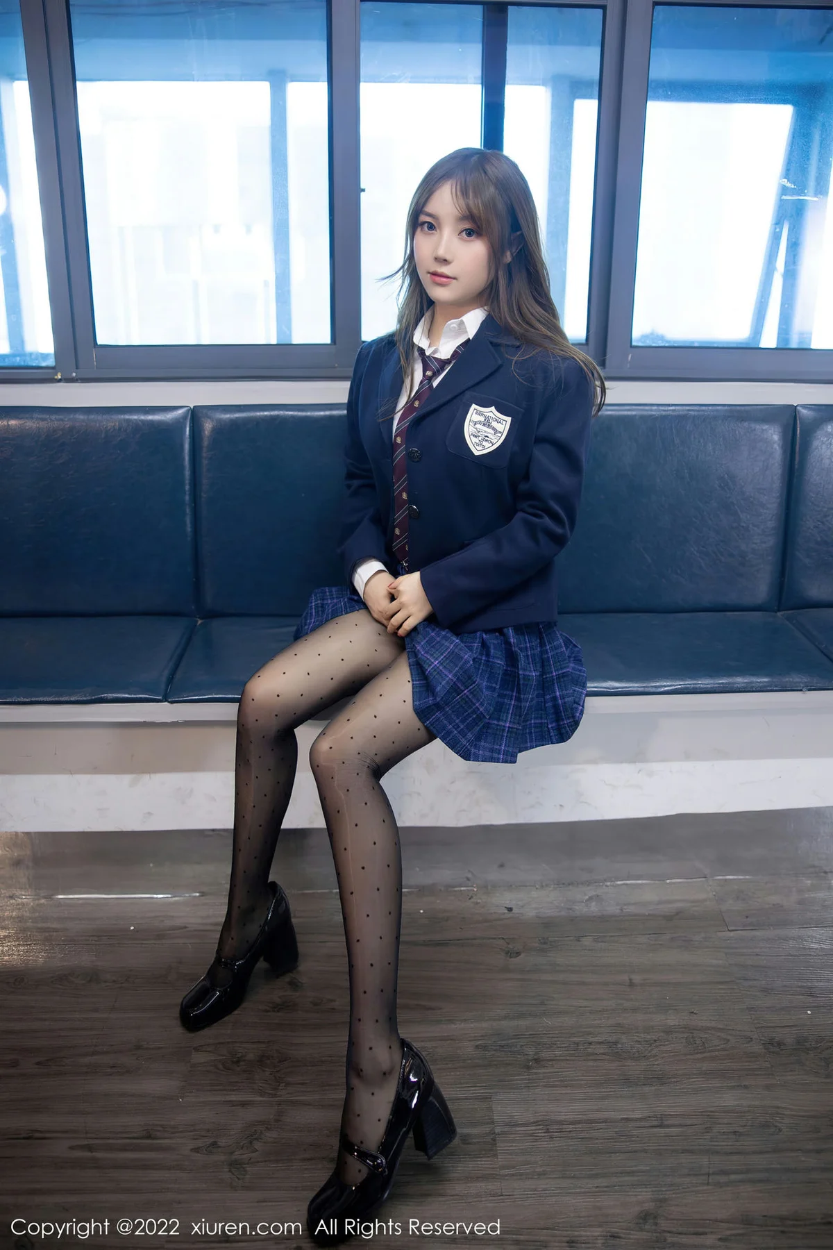 XiuRen 秀人 No.5899 豆瓣酱 地铁场景性感写真 - 8