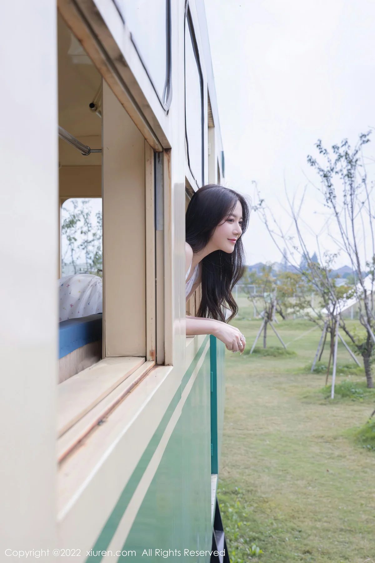 XiuRen 秀人 No.5947 鱼子酱Fish 电车场景拍摄北京-杭州旅拍 - 8