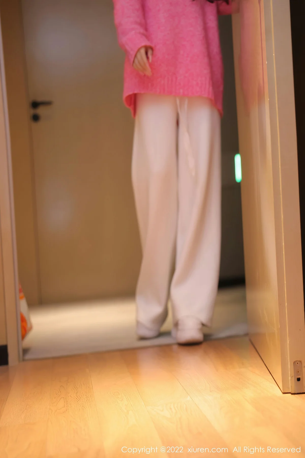 XiuRen 秀人 No.5975 美羊羊 玫红色毛线上衣性感写真 - 2