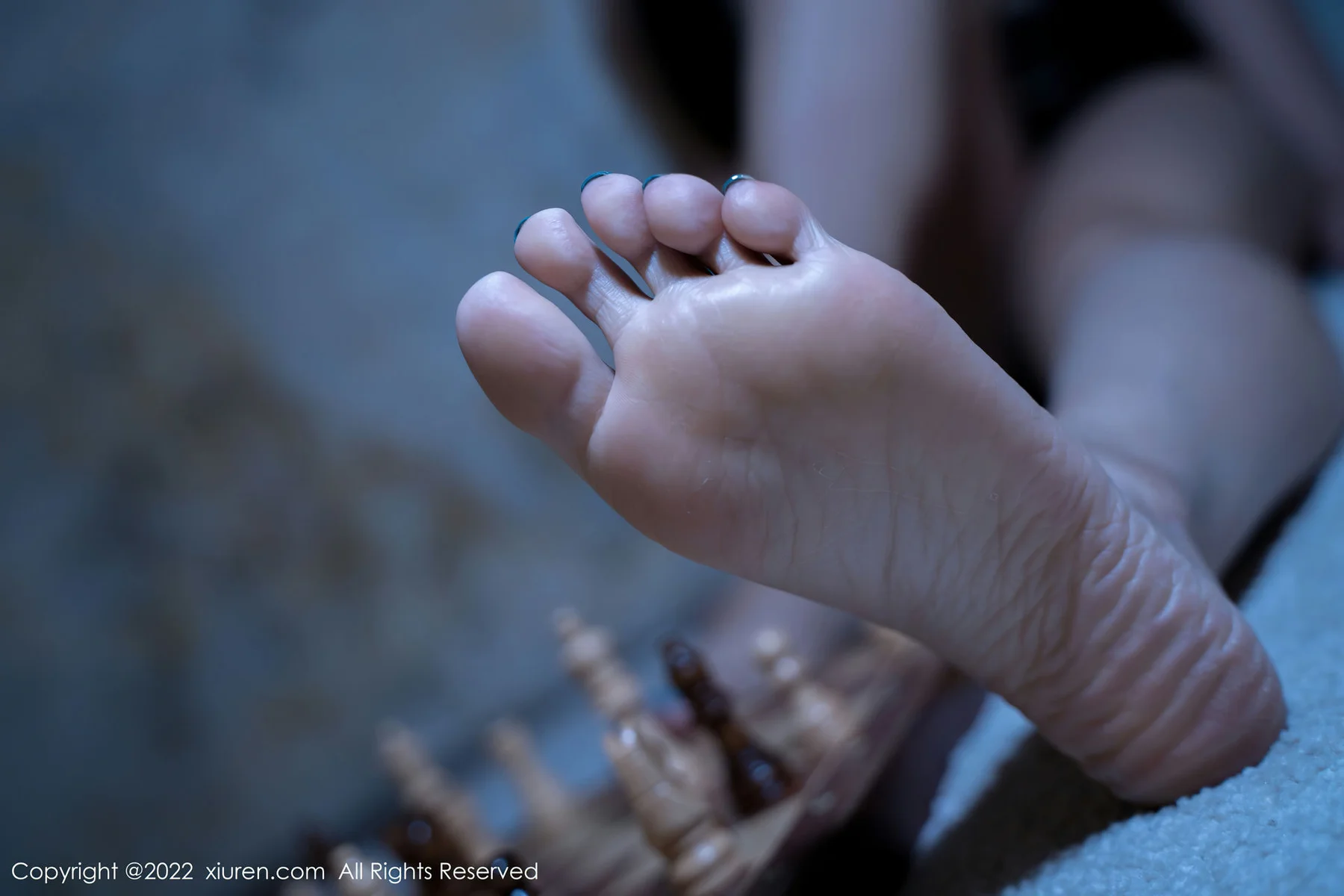 XiuRen 秀人 No.5988 雅雯 香肩黑丝性感写真 - 1