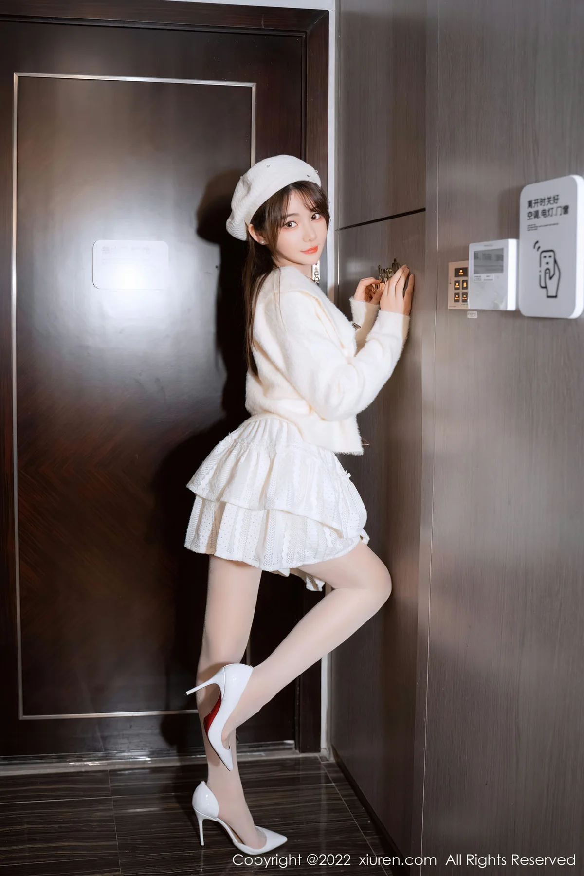 XiuRen 秀人 No.6025 婠婠么 圣诞白丝性感写真 - 9