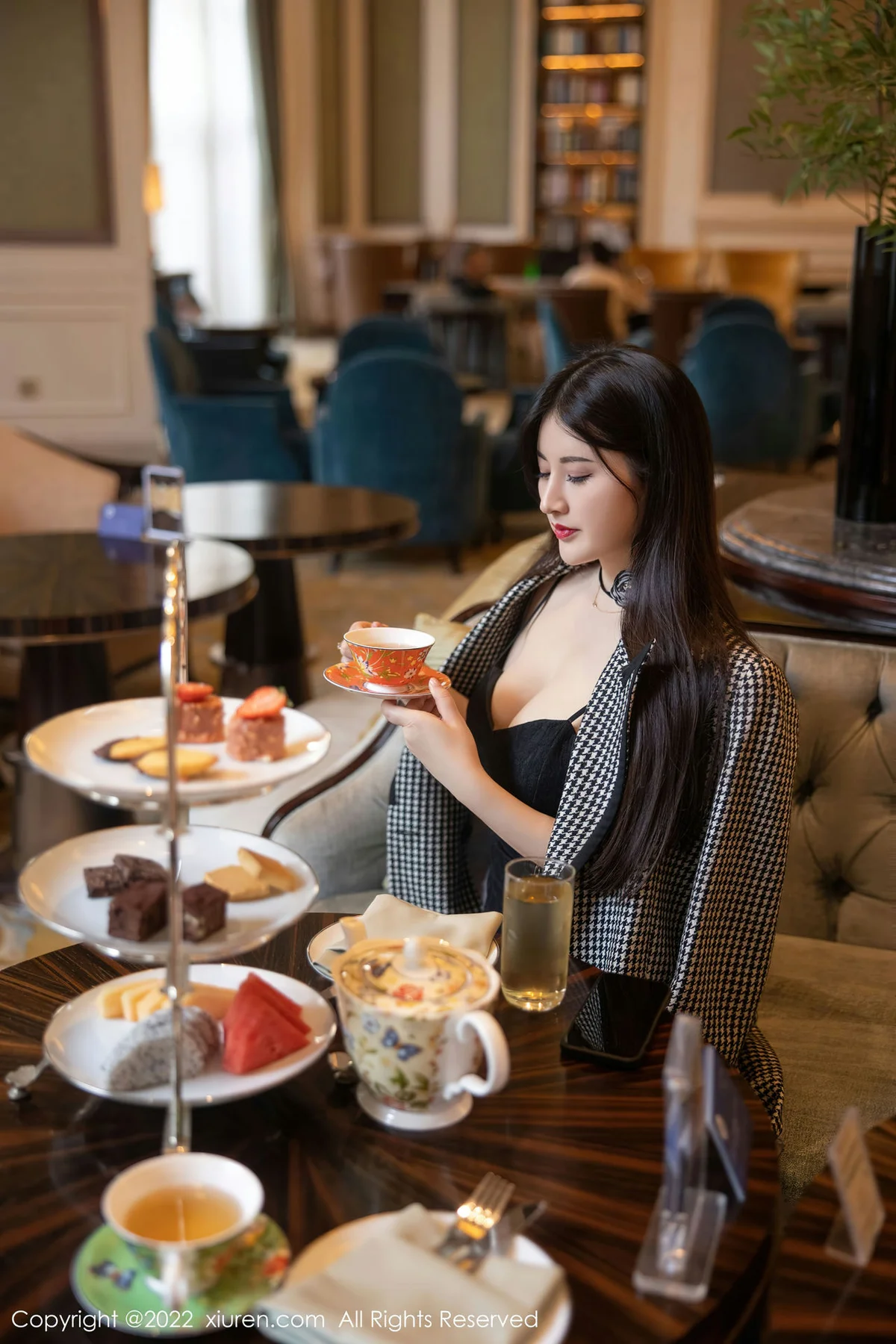 XiuRen 秀人 No.6049 诗诗kiki 连衣短裙性感写真 - 2