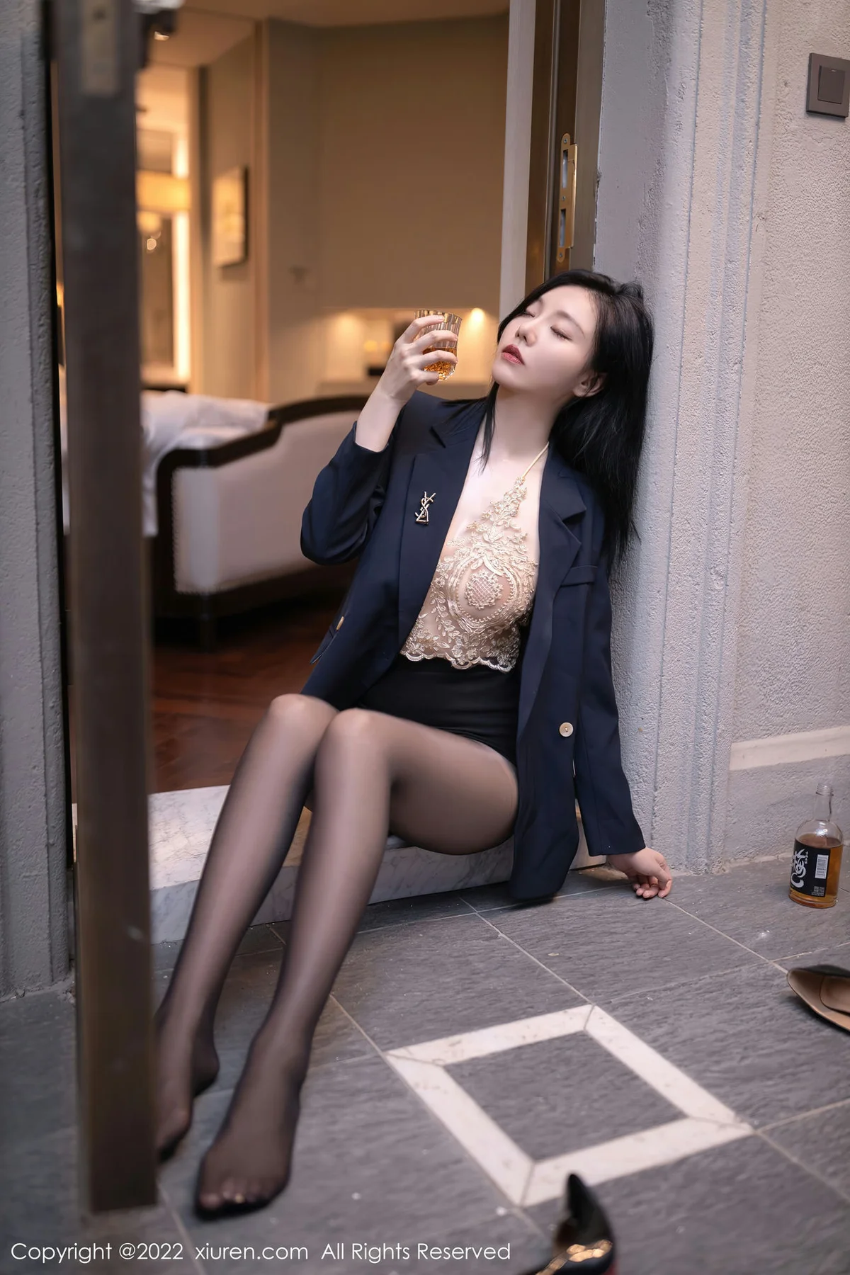 XiuRen 秀人 No.6051 安然anran 金色蕾丝内衣性感写真 - 10