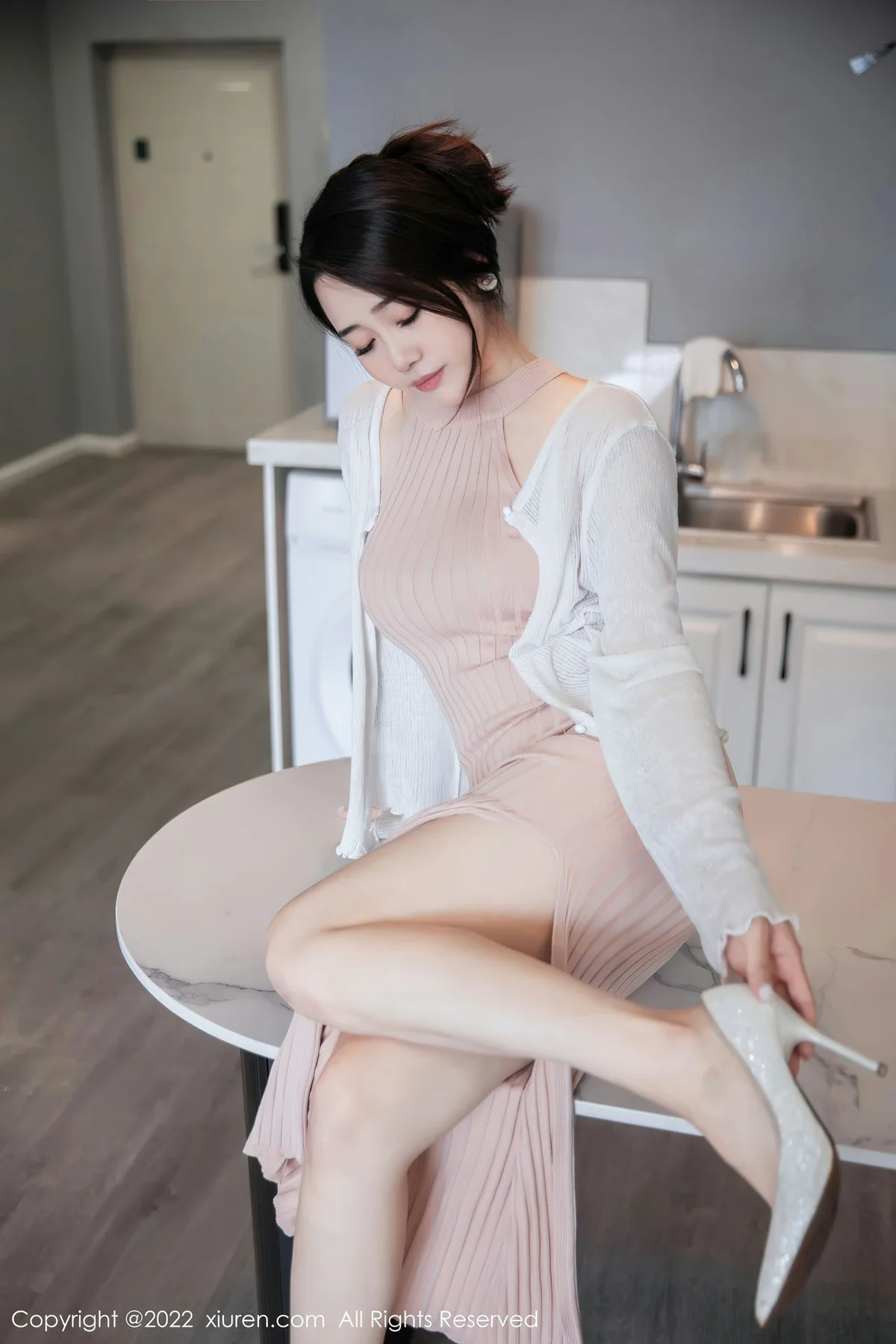 XiuRen 秀人 No.6066 严利娅Yuliya 粉色连衣长裙性感写真 - 4