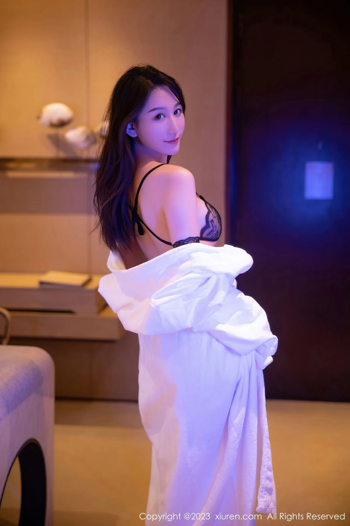 XiuRen 秀人 No.6083 薇薇酱 性感白色睡袍写真 - 10