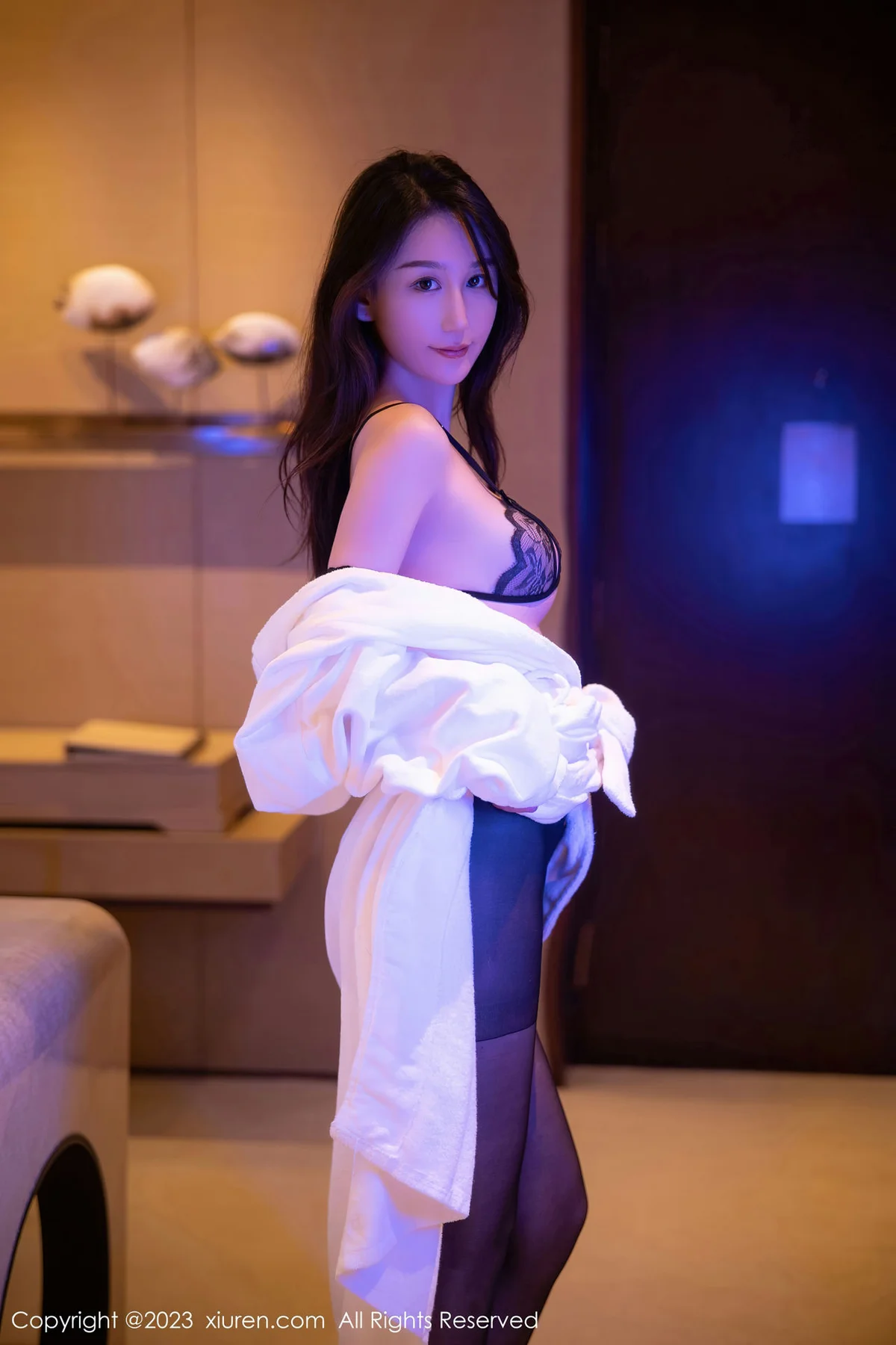 XiuRen 秀人 No.6083 薇薇酱 性感白色睡袍写真 - 1