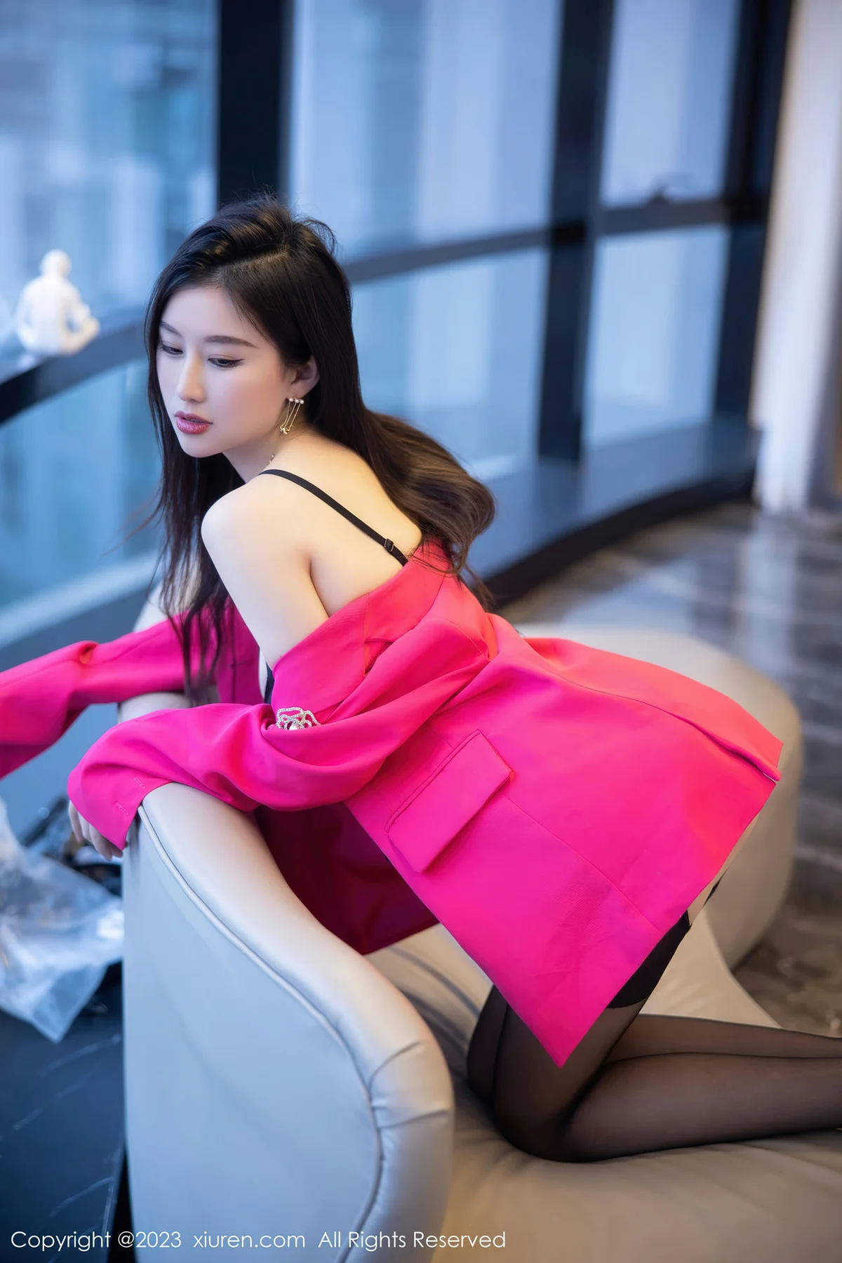 XiuRen 秀人 No.6103 月音瞳 美腿雪峰暗香涌动写真 - 4