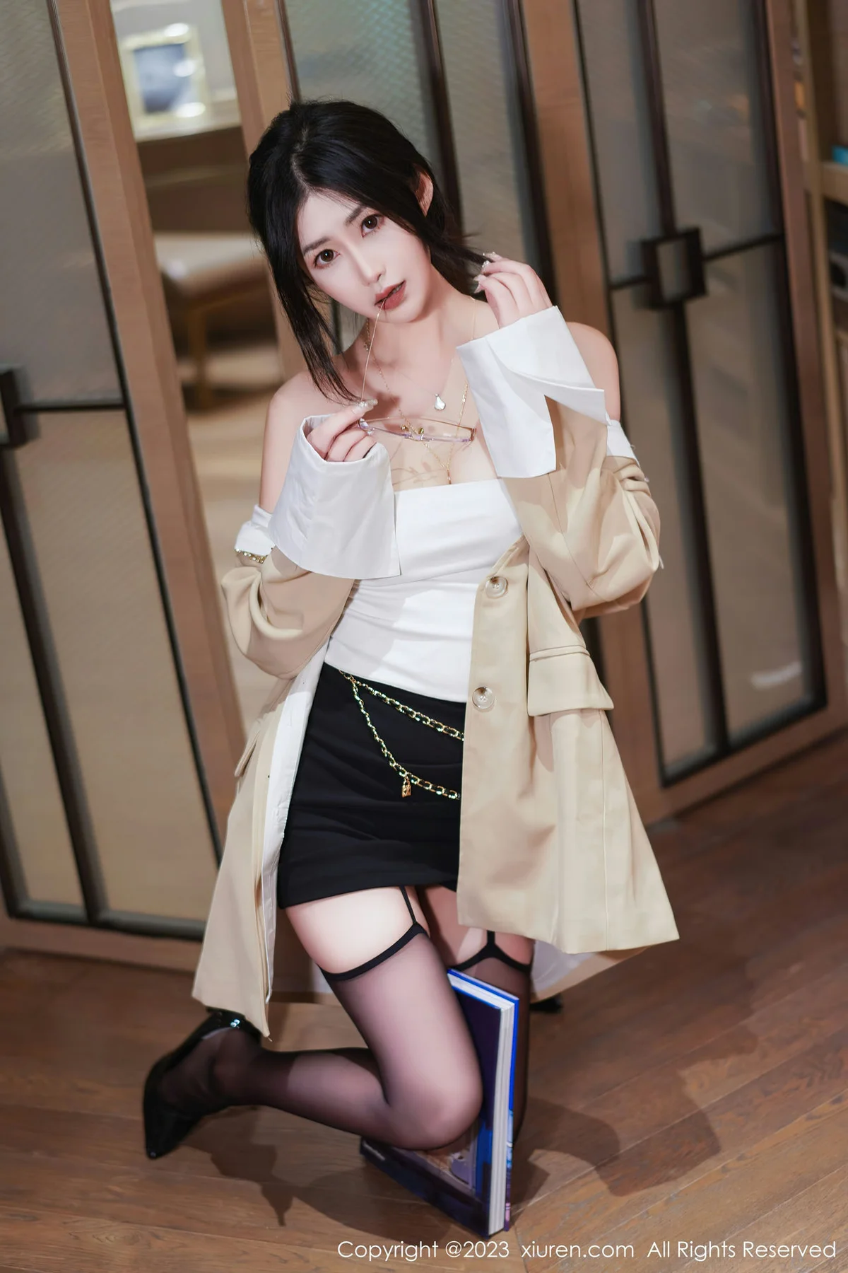 XiuRen 秀人 No.6129 laura阿姣 娇美姿态妩媚欲滴三亚旅拍 - 1