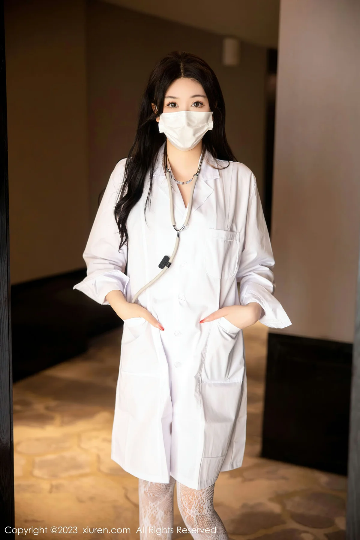 XiuRen 秀人 No.6130 江真真 白色护士服性感写真 - 4