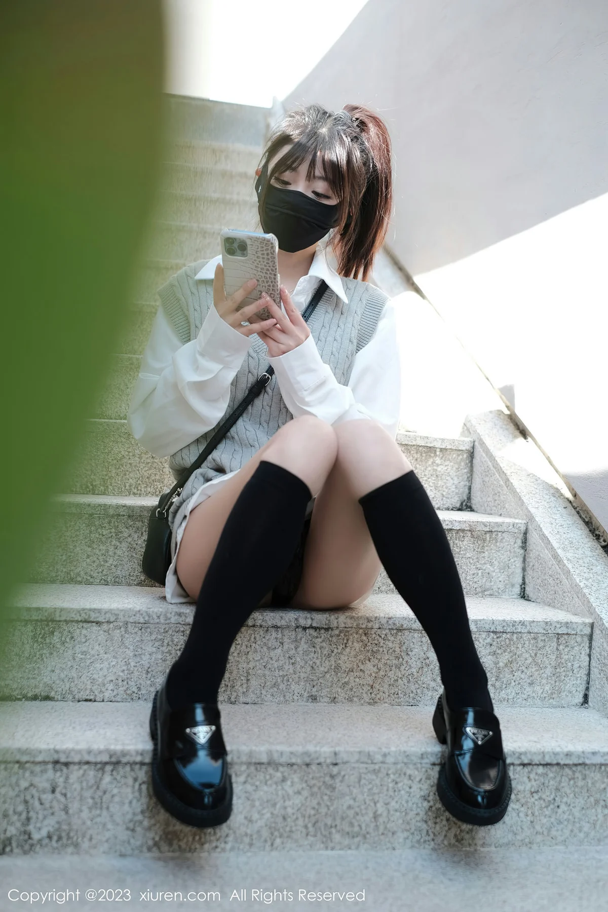 XiuRen 秀人 No.6145 佘贝拉bella 黑色长筒袜旅拍 - 3