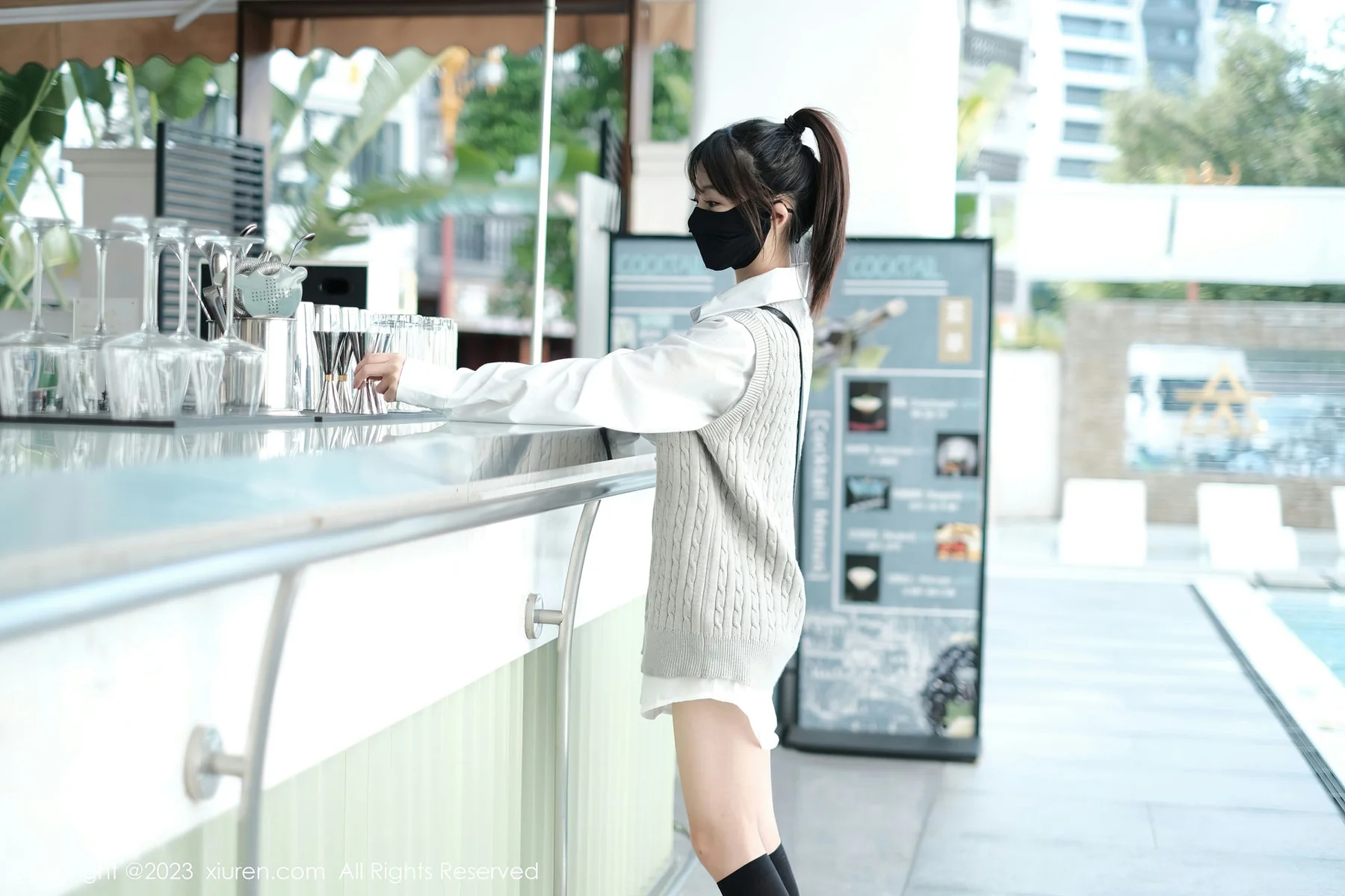 XiuRen 秀人 No.6145 佘贝拉bella 黑色长筒袜旅拍 - 7